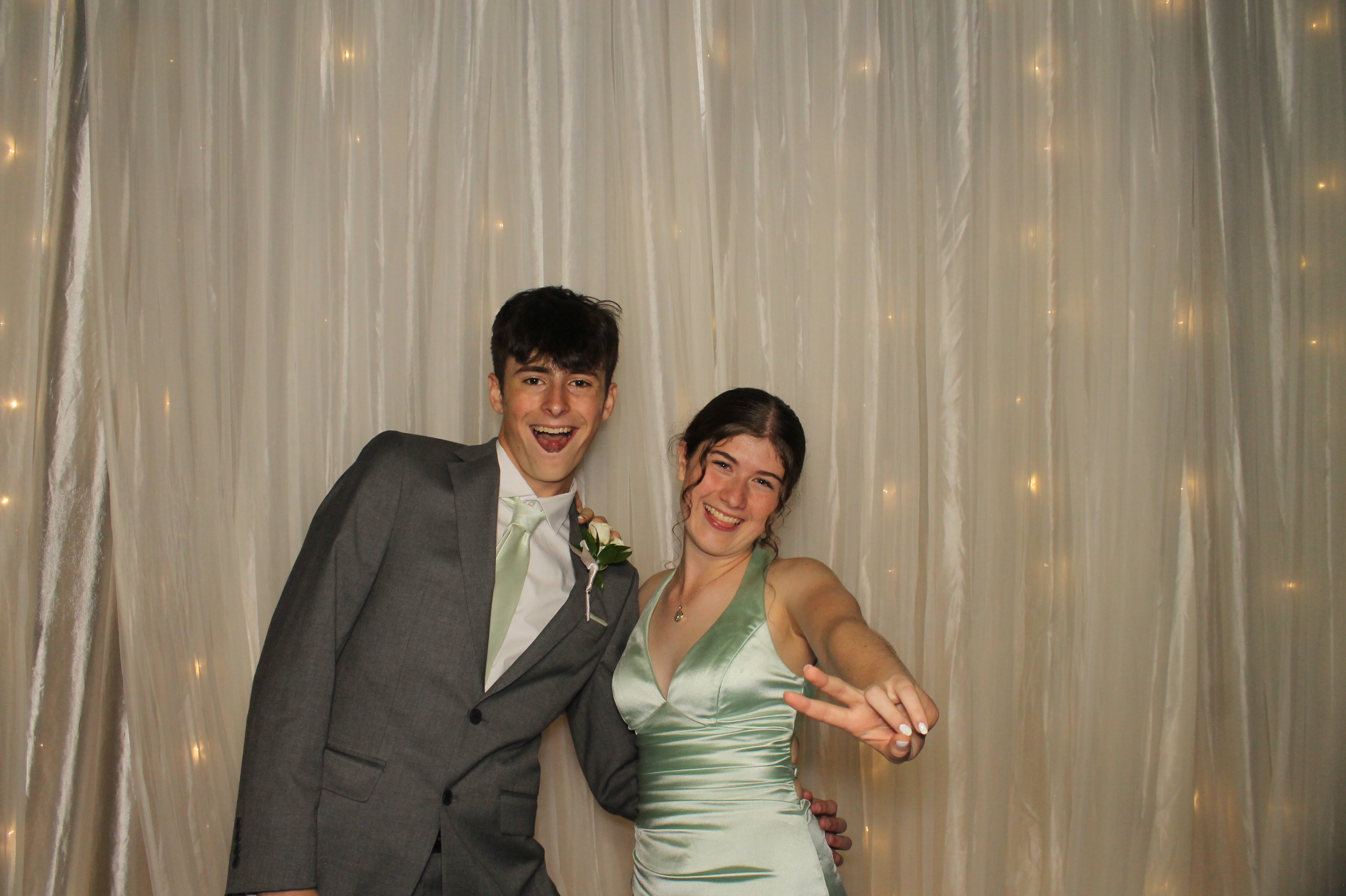 Walnut Hills Prom | View more photos from the event at gallery.photoboothcincy.com/u/PhotoBoothCincy/Walnut-Hills-Prom