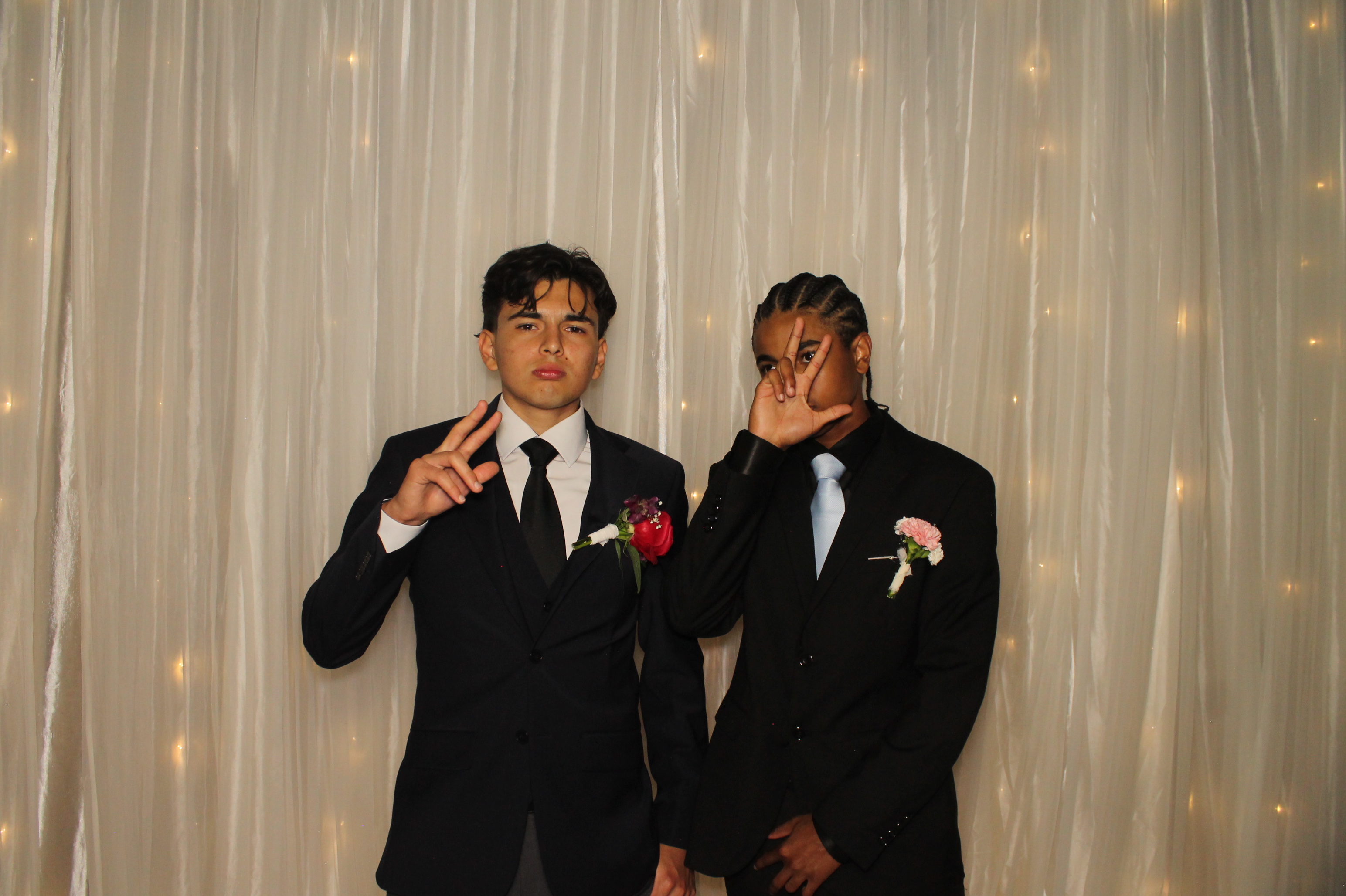 Walnut Hills Prom | View more photos from the event at gallery.photoboothcincy.com/u/PhotoBoothCincy/Walnut-Hills-Prom