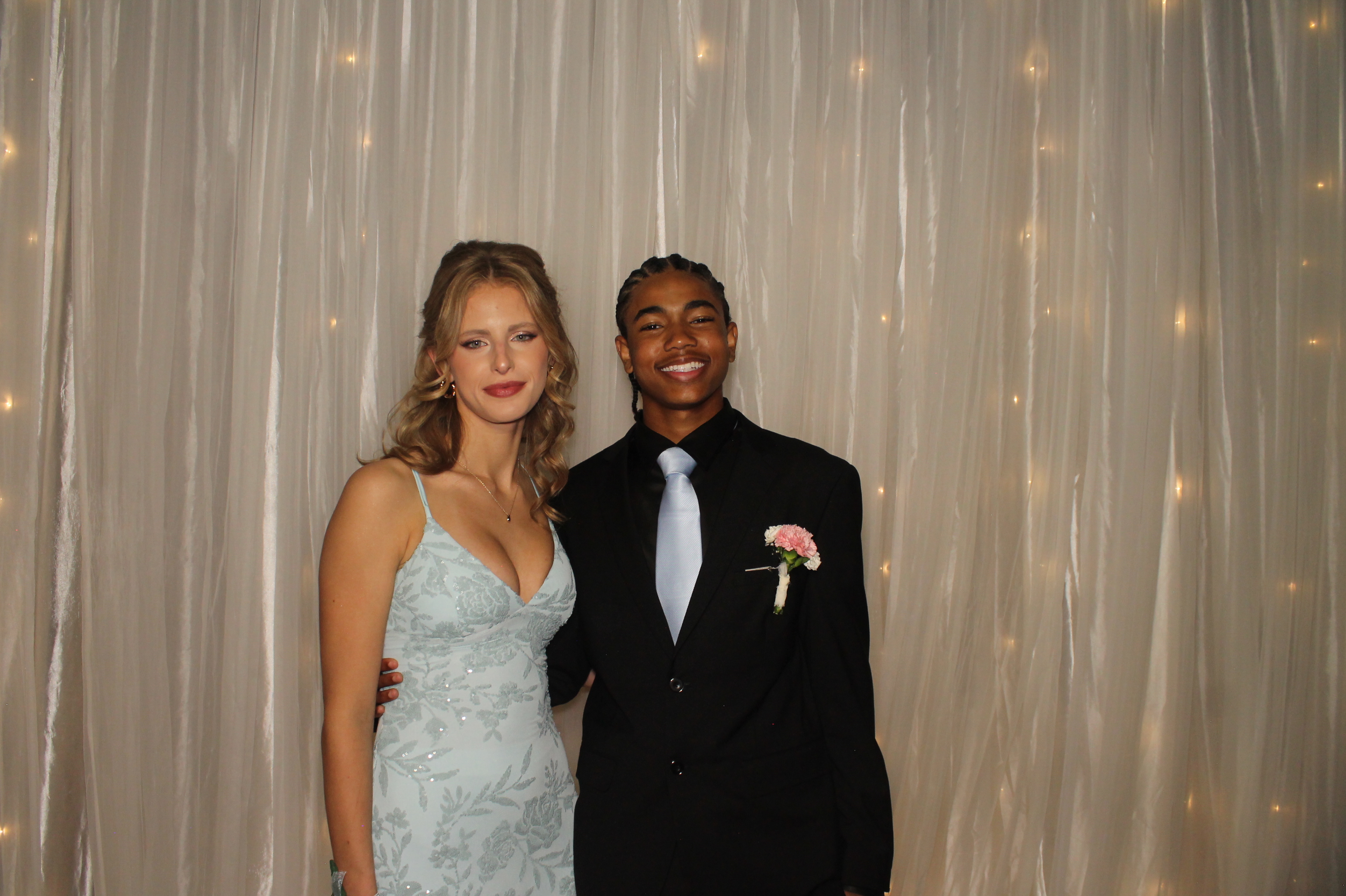 Walnut Hills Prom | View more photos from the event at gallery.photoboothcincy.com/u/PhotoBoothCincy/Walnut-Hills-Prom