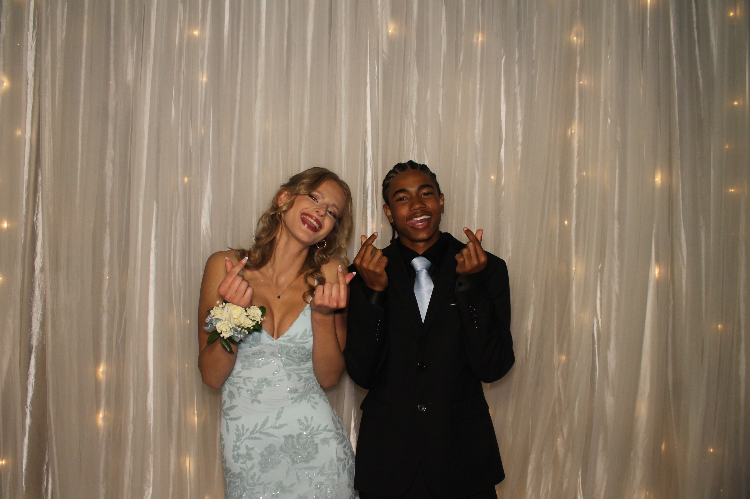 Walnut Hills Prom | View more photos from the event at gallery.photoboothcincy.com/u/PhotoBoothCincy/Walnut-Hills-Prom