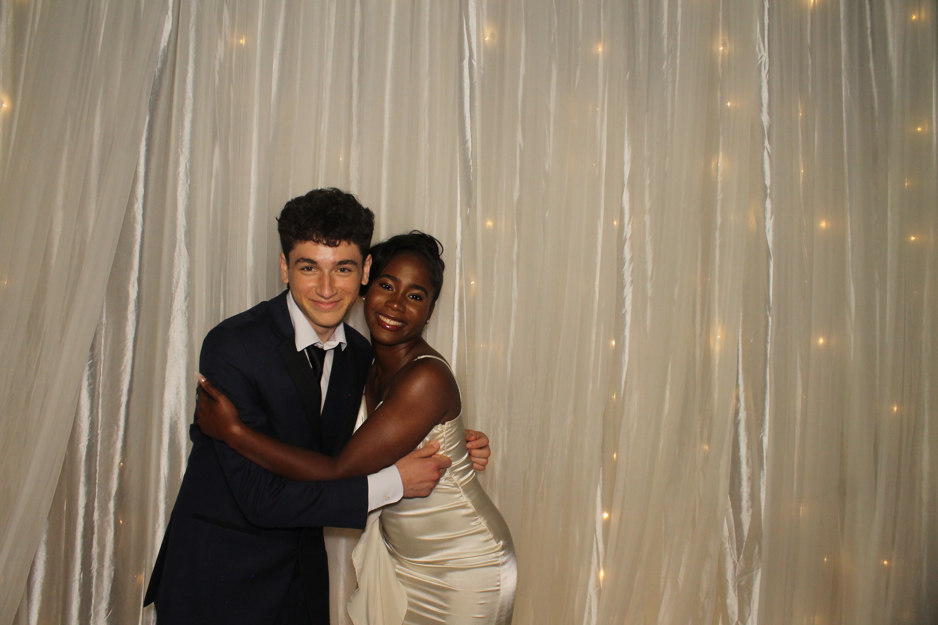 Walnut Hills Prom | View more photos from the event at gallery.photoboothcincy.com/u/PhotoBoothCincy/Walnut-Hills-Prom