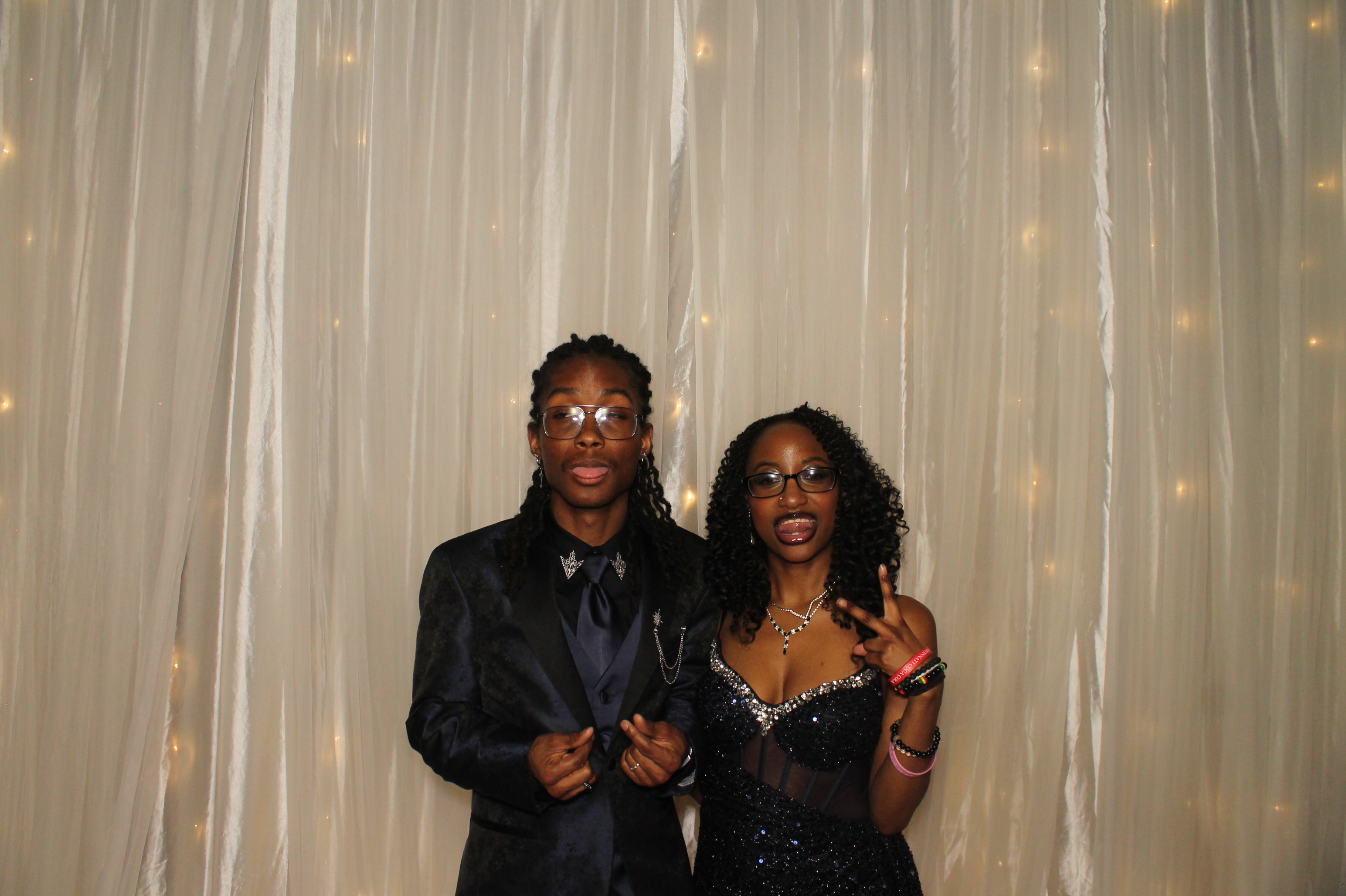 Walnut Hills Prom | View more photos from the event at gallery.photoboothcincy.com/u/PhotoBoothCincy/Walnut-Hills-Prom