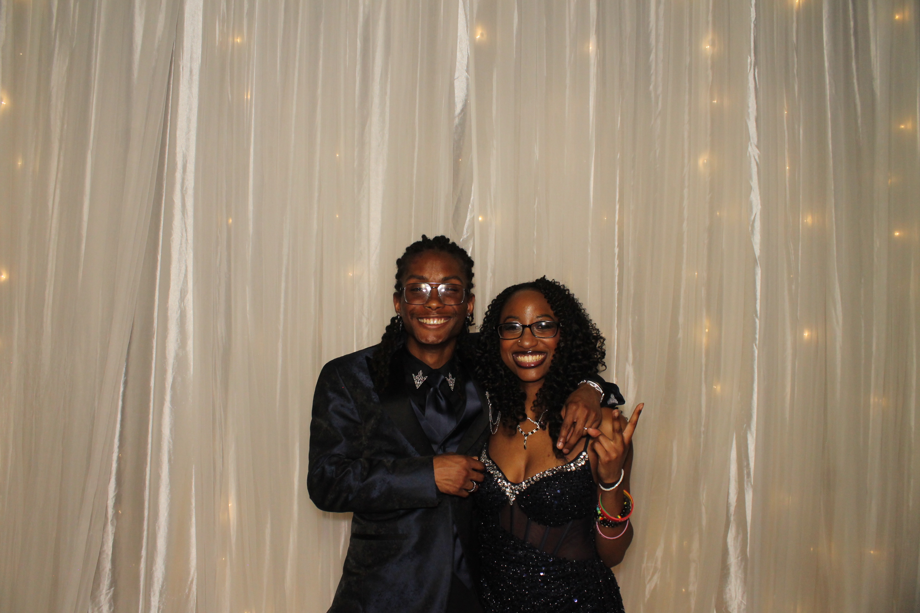 Walnut Hills Prom | View more photos from the event at gallery.photoboothcincy.com/u/PhotoBoothCincy/Walnut-Hills-Prom