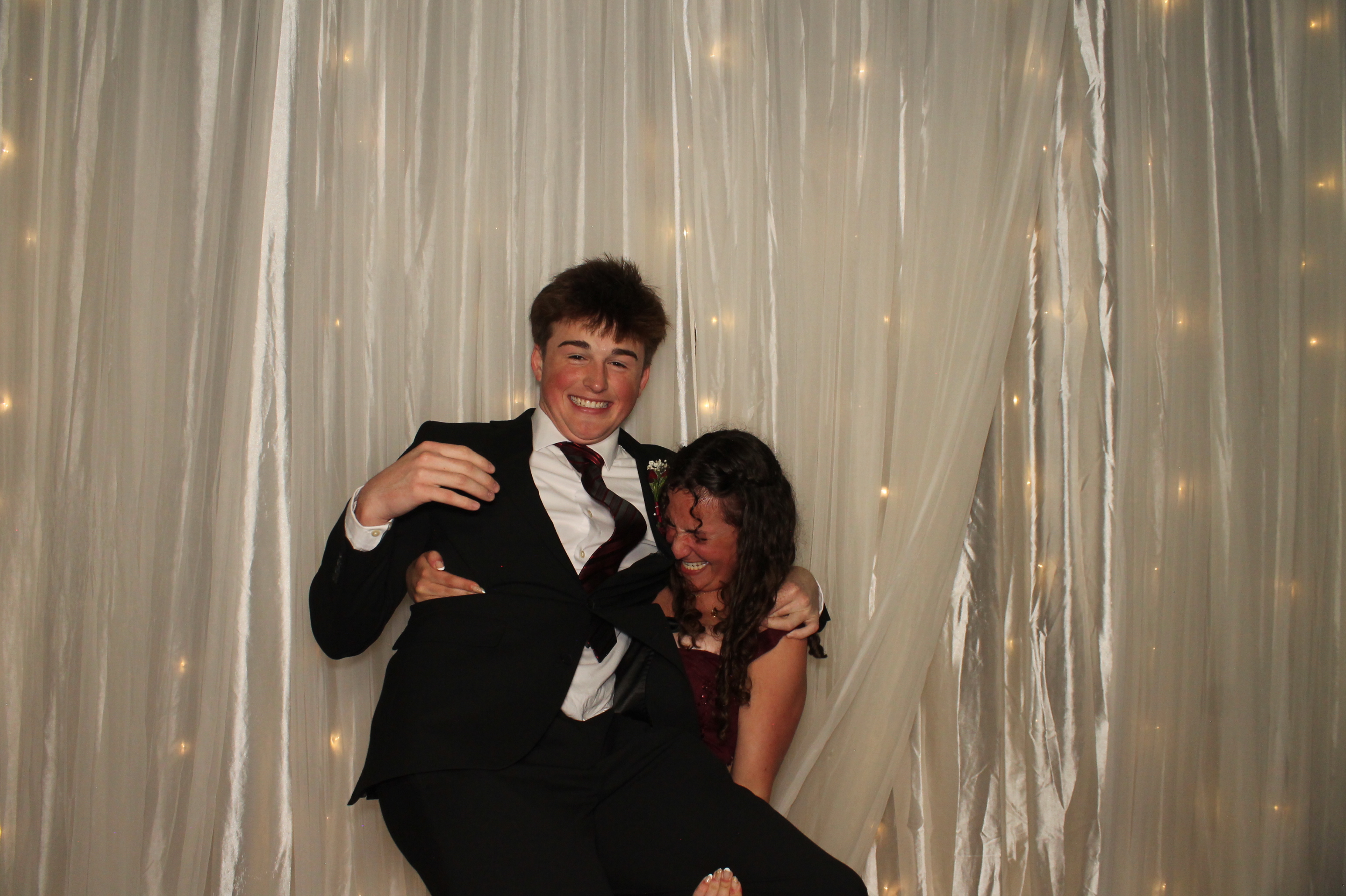 Walnut Hills Prom | View more photos from the event at gallery.photoboothcincy.com/u/PhotoBoothCincy/Walnut-Hills-Prom