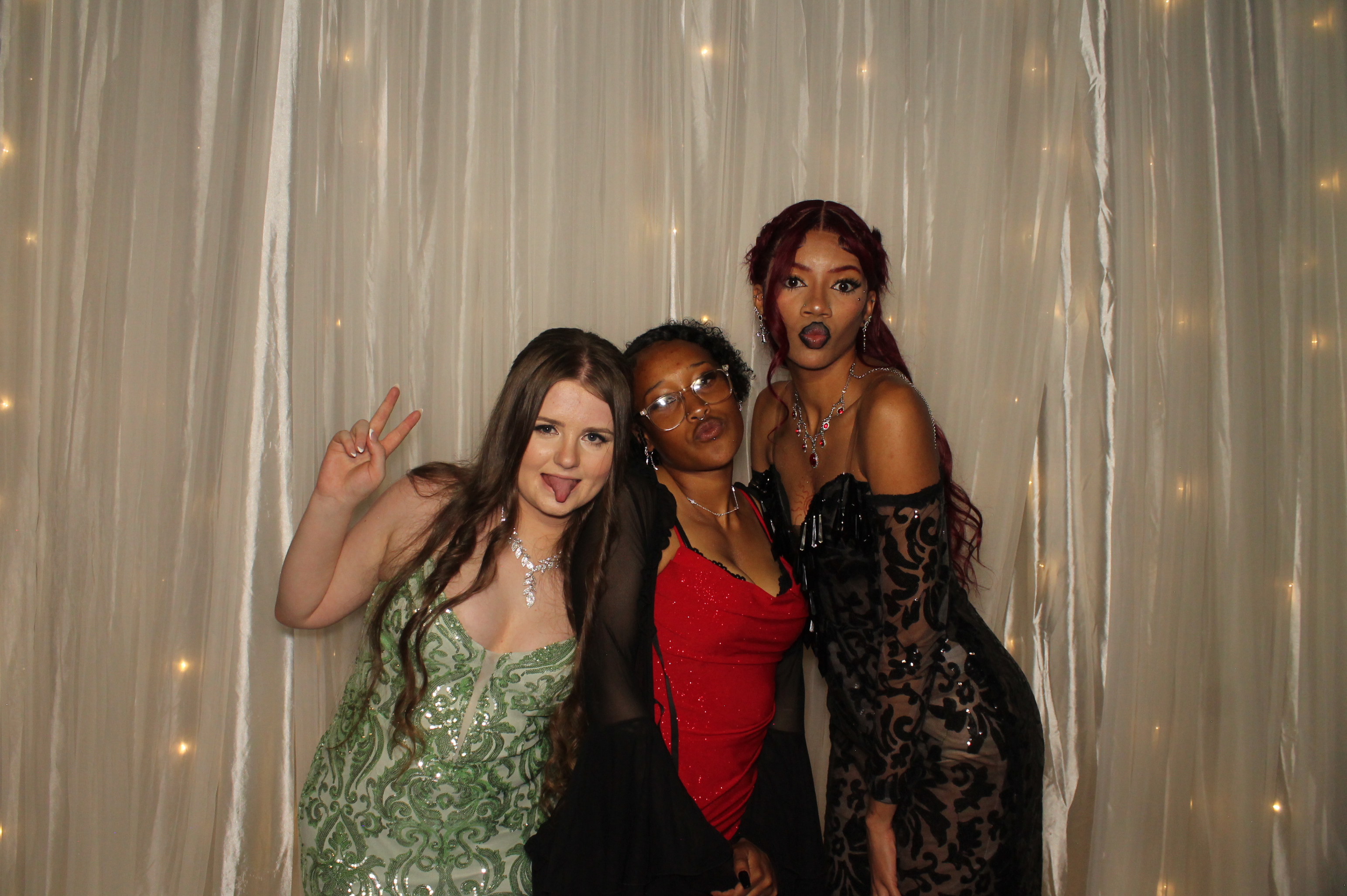 Walnut Hills Prom | View more photos from the event at gallery.photoboothcincy.com/u/PhotoBoothCincy/Walnut-Hills-Prom