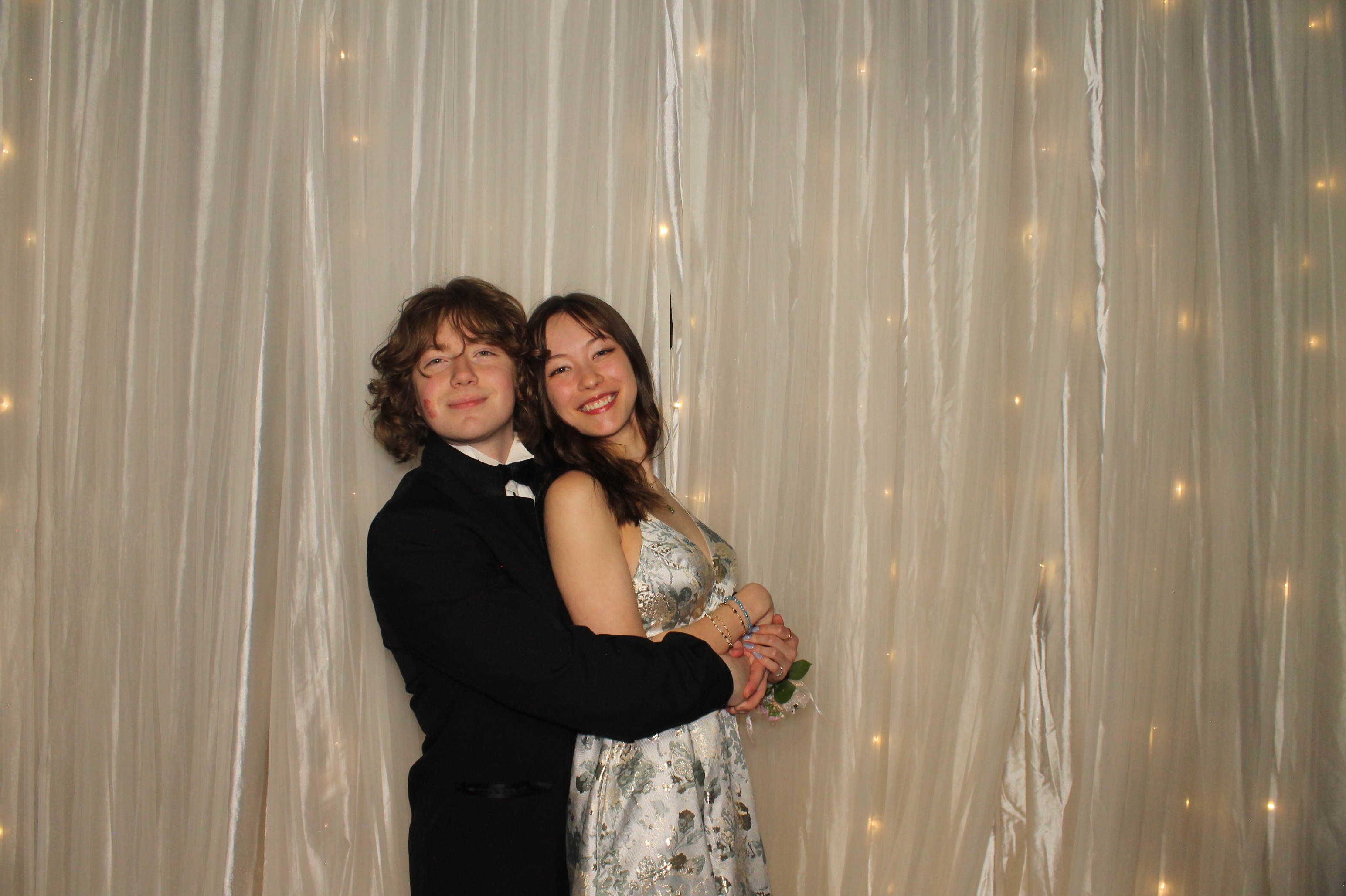 Walnut Hills Prom | View more photos from the event at gallery.photoboothcincy.com/u/PhotoBoothCincy/Walnut-Hills-Prom