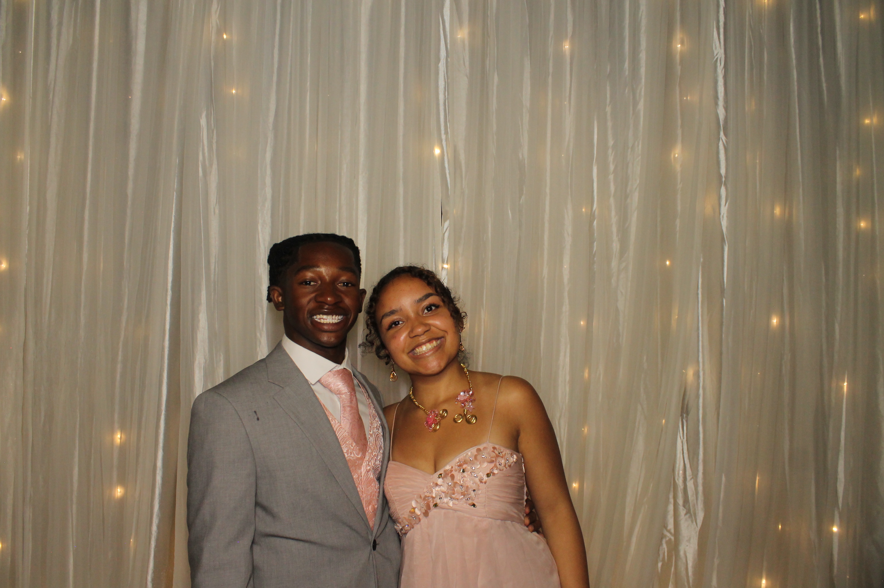 Walnut Hills Prom | View more photos from the event at gallery.photoboothcincy.com/u/PhotoBoothCincy/Walnut-Hills-Prom