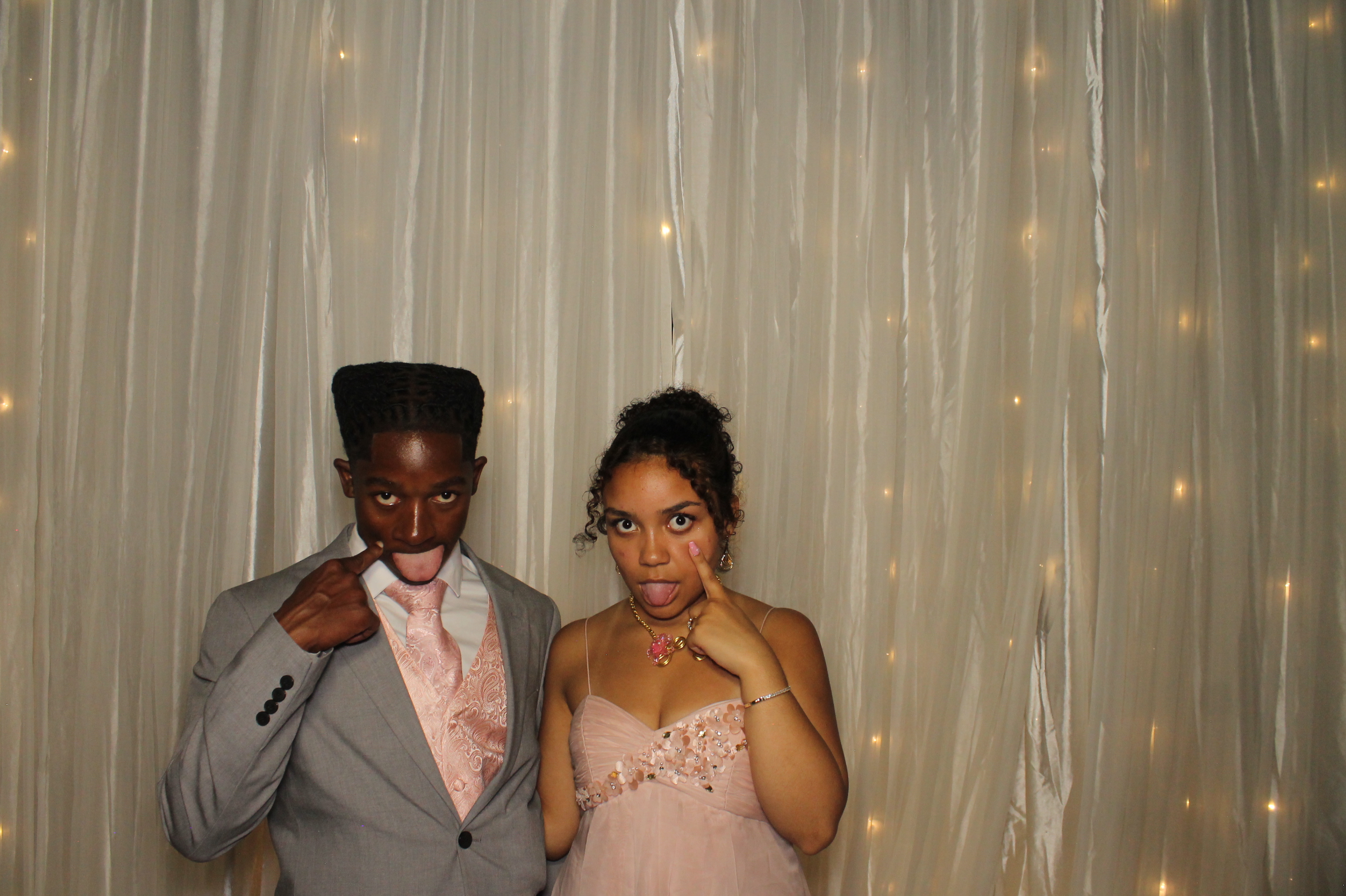 Walnut Hills Prom | View more photos from the event at gallery.photoboothcincy.com/u/PhotoBoothCincy/Walnut-Hills-Prom