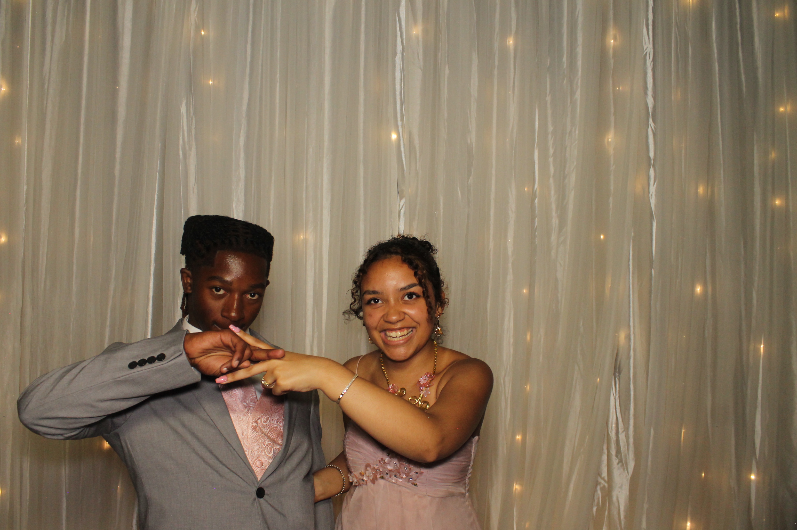 Walnut Hills Prom | View more photos from the event at gallery.photoboothcincy.com/u/PhotoBoothCincy/Walnut-Hills-Prom
