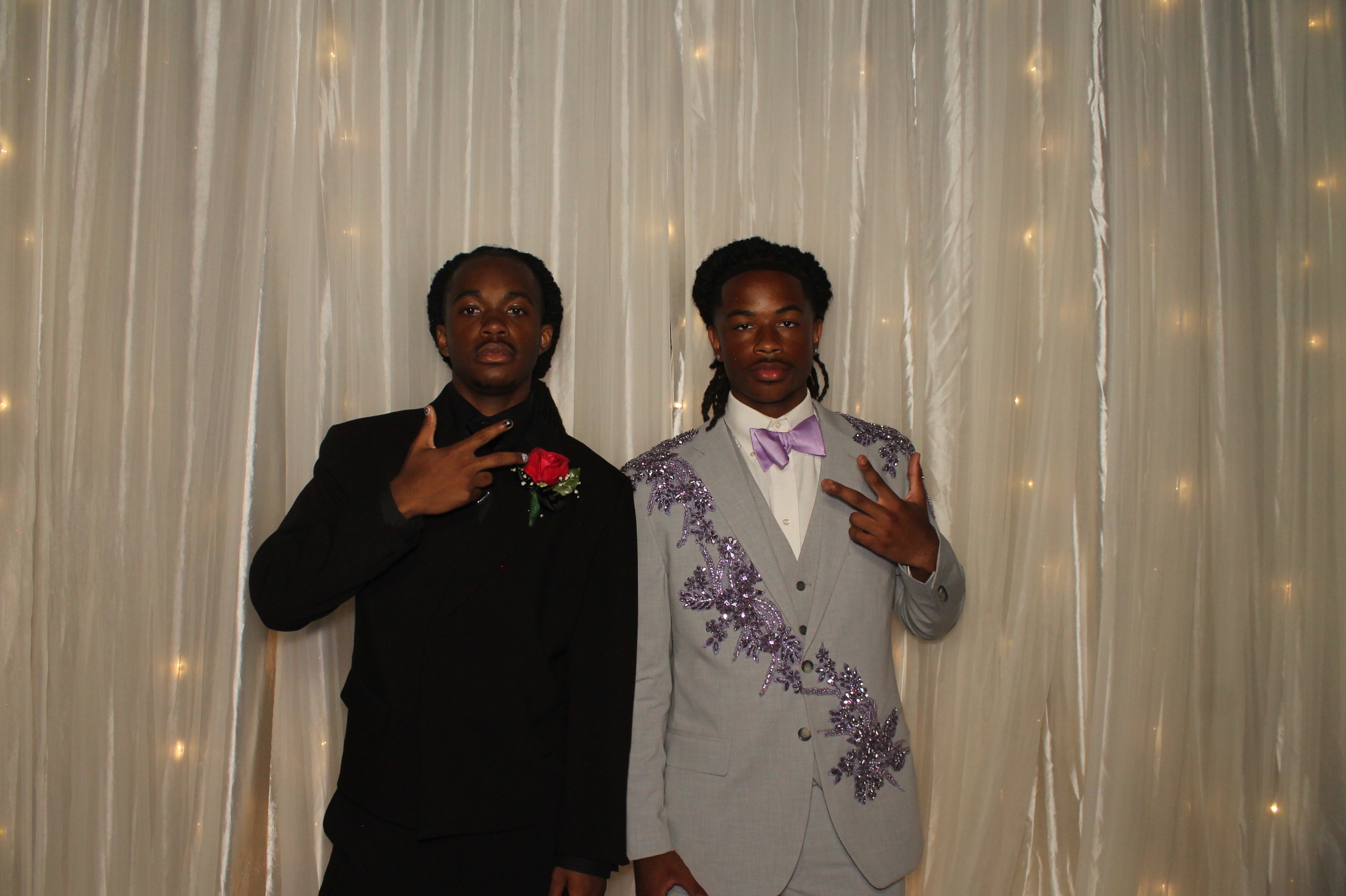 Walnut Hills Prom | View more photos from the event at gallery.photoboothcincy.com/u/PhotoBoothCincy/Walnut-Hills-Prom