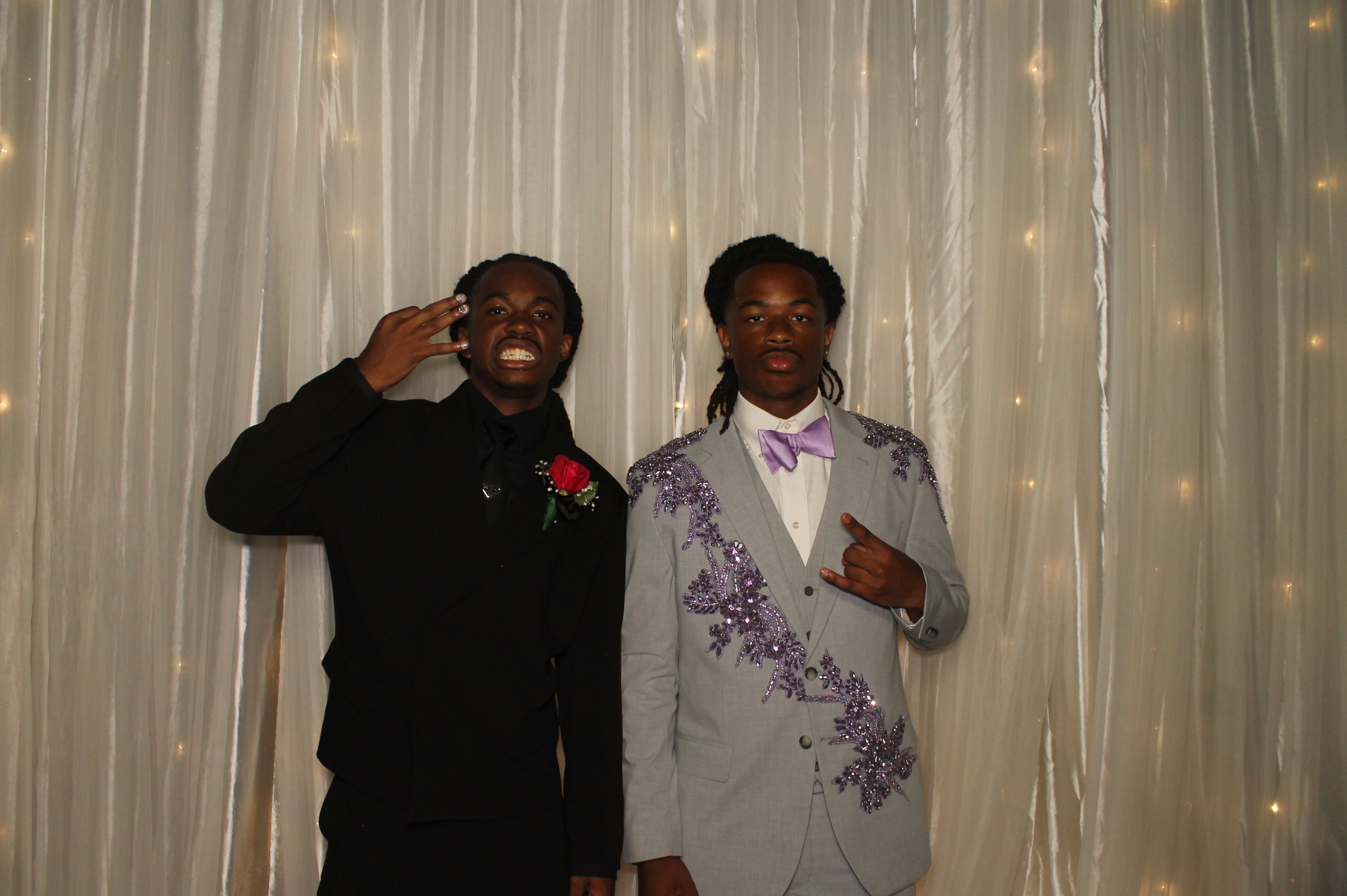 Walnut Hills Prom | View more photos from the event at gallery.photoboothcincy.com/u/PhotoBoothCincy/Walnut-Hills-Prom