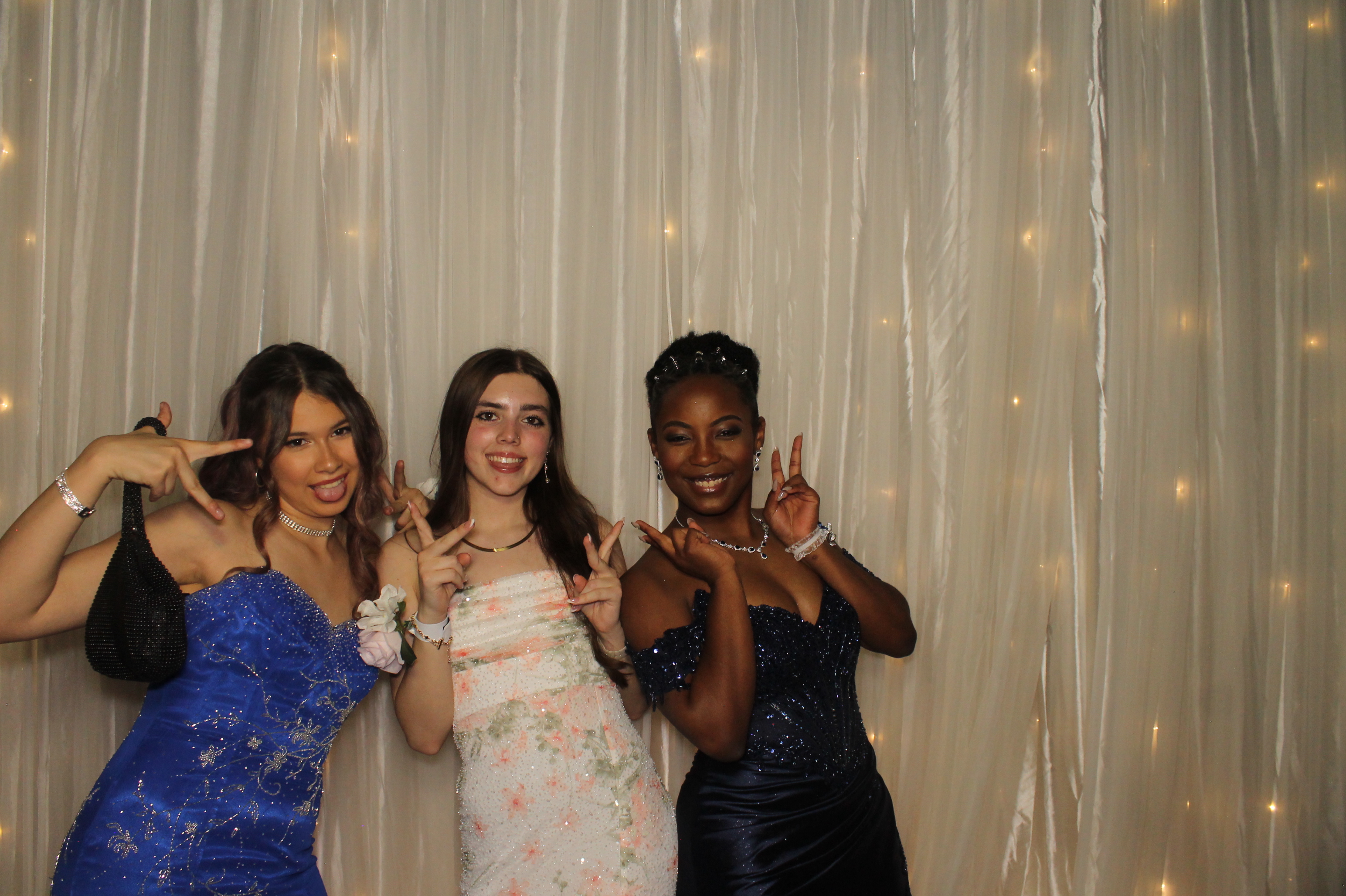 Walnut Hills Prom | View more photos from the event at gallery.photoboothcincy.com/u/PhotoBoothCincy/Walnut-Hills-Prom