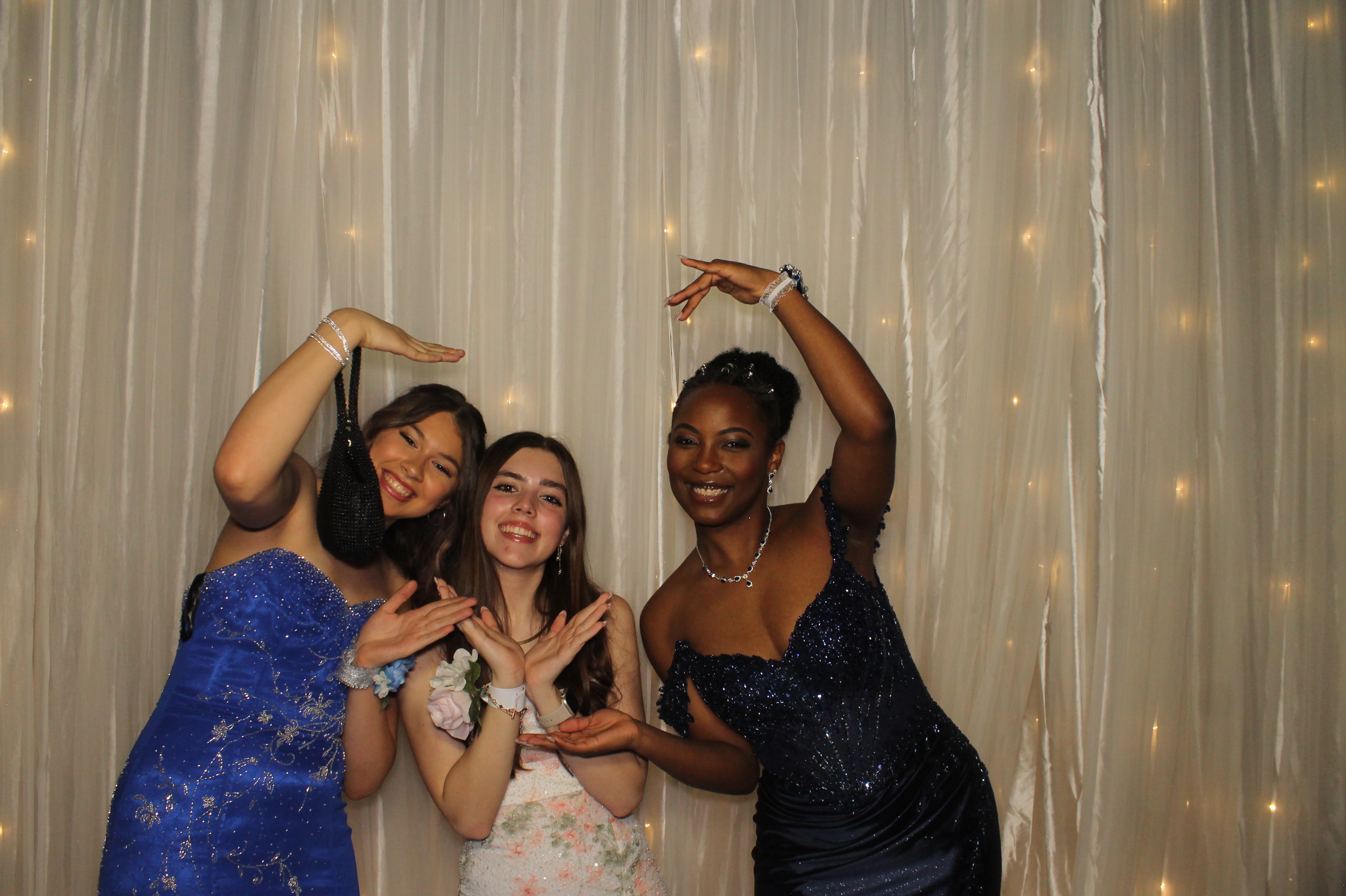 Walnut Hills Prom | View more photos from the event at gallery.photoboothcincy.com/u/PhotoBoothCincy/Walnut-Hills-Prom