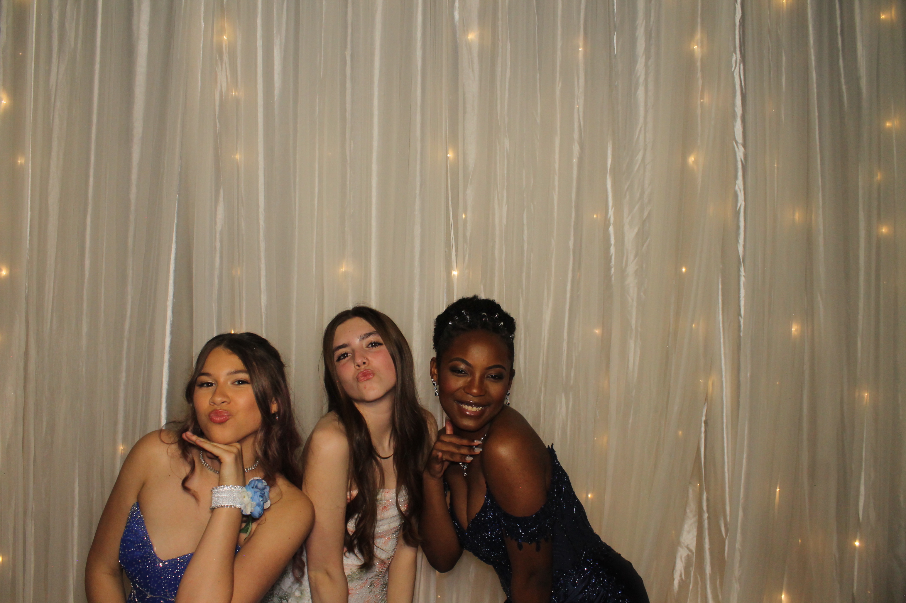 Walnut Hills Prom | View more photos from the event at gallery.photoboothcincy.com/u/PhotoBoothCincy/Walnut-Hills-Prom