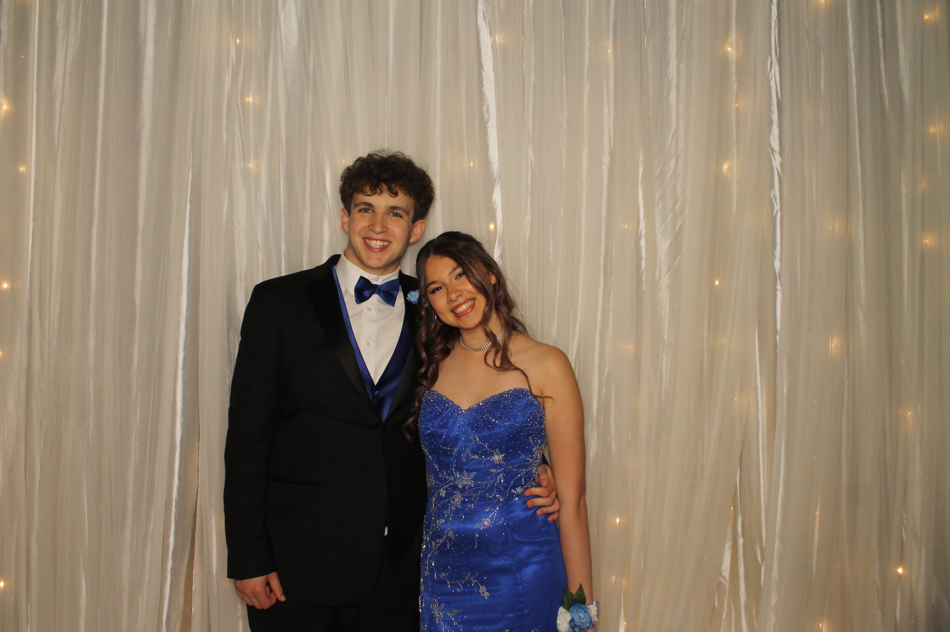 Walnut Hills Prom | View more photos from the event at gallery.photoboothcincy.com/u/PhotoBoothCincy/Walnut-Hills-Prom