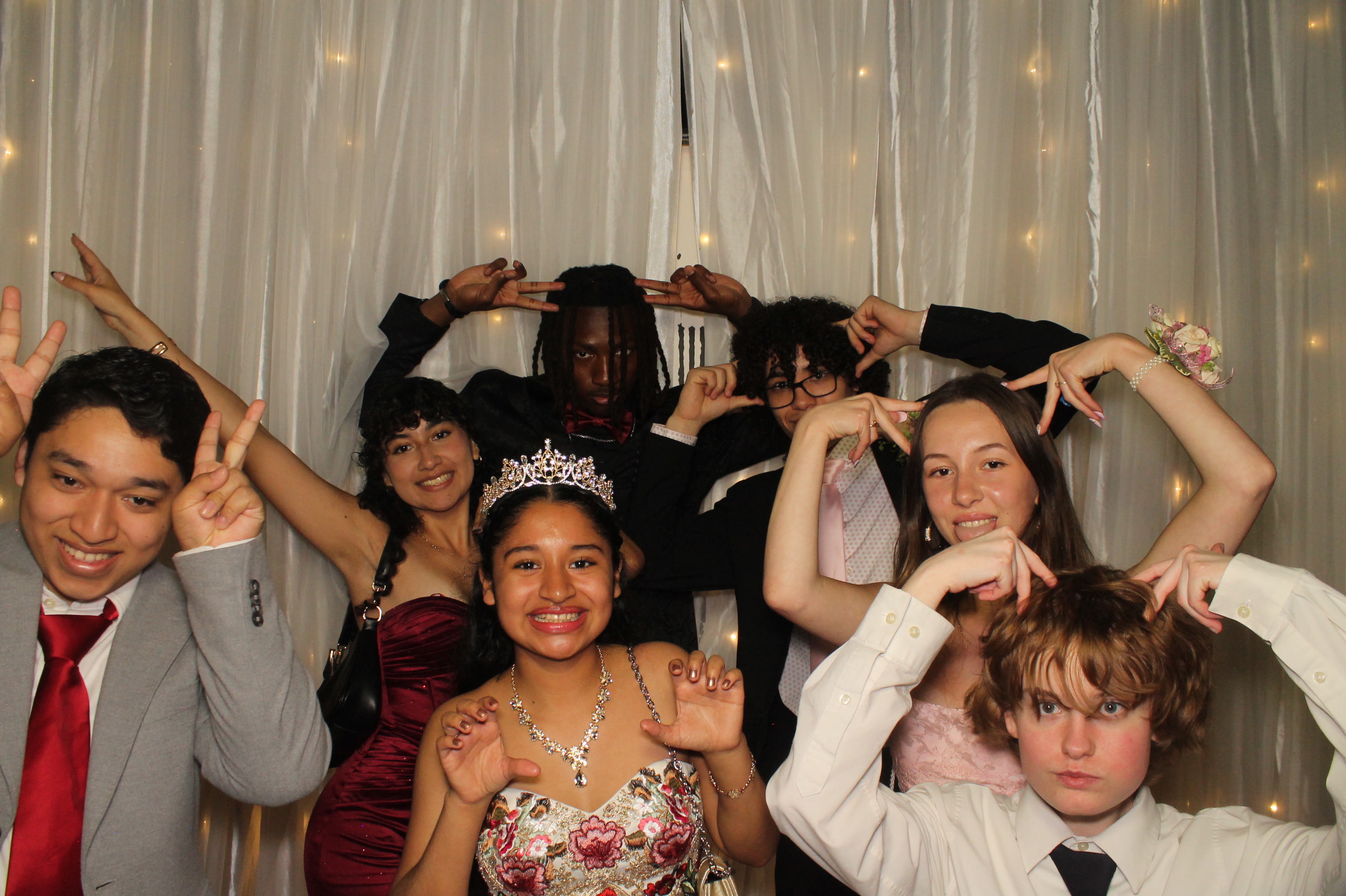 Walnut Hills Prom | View more photos from the event at gallery.photoboothcincy.com/u/PhotoBoothCincy/Walnut-Hills-Prom