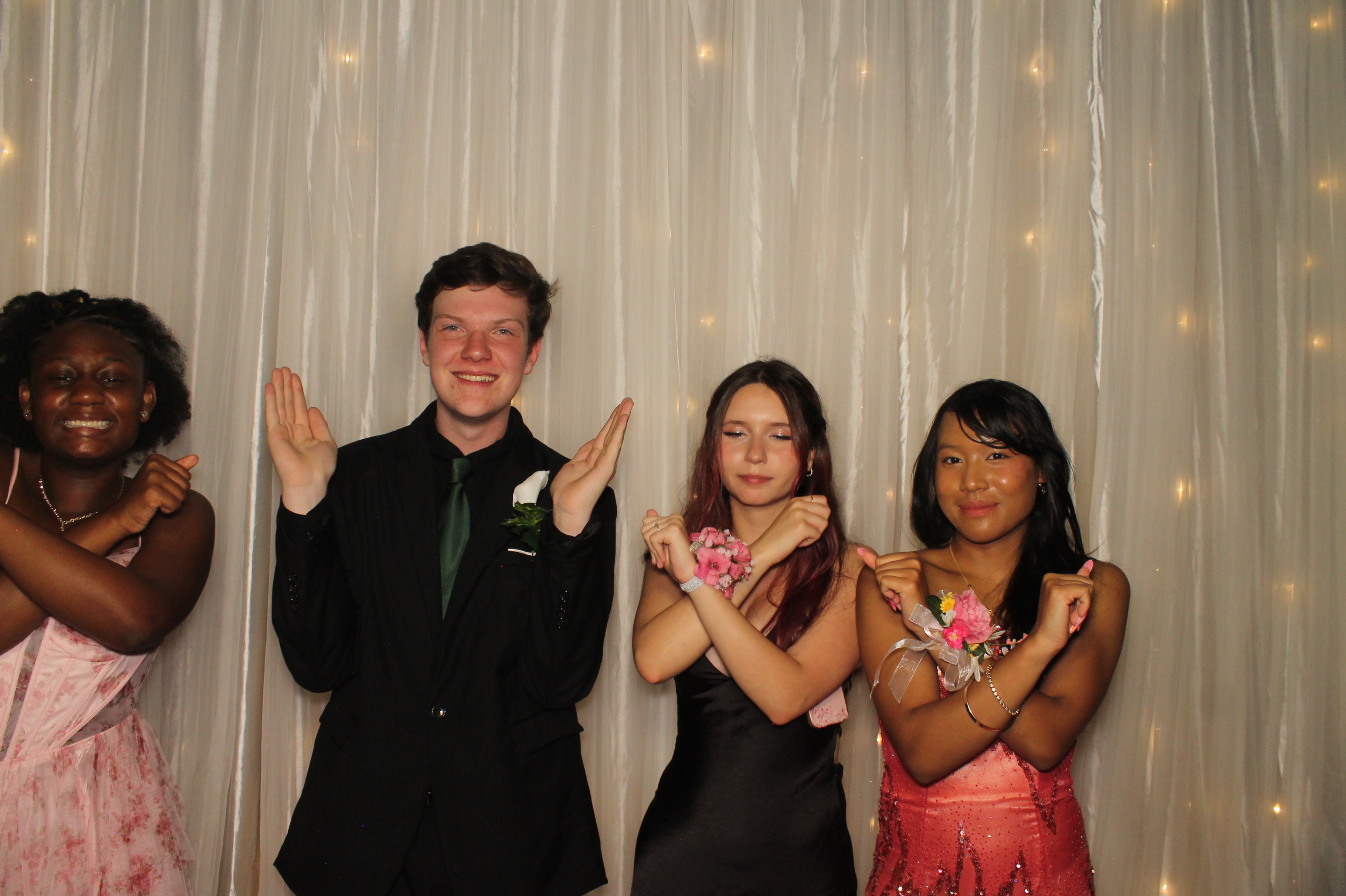 Walnut Hills Prom | View more photos from the event at gallery.photoboothcincy.com/u/PhotoBoothCincy/Walnut-Hills-Prom