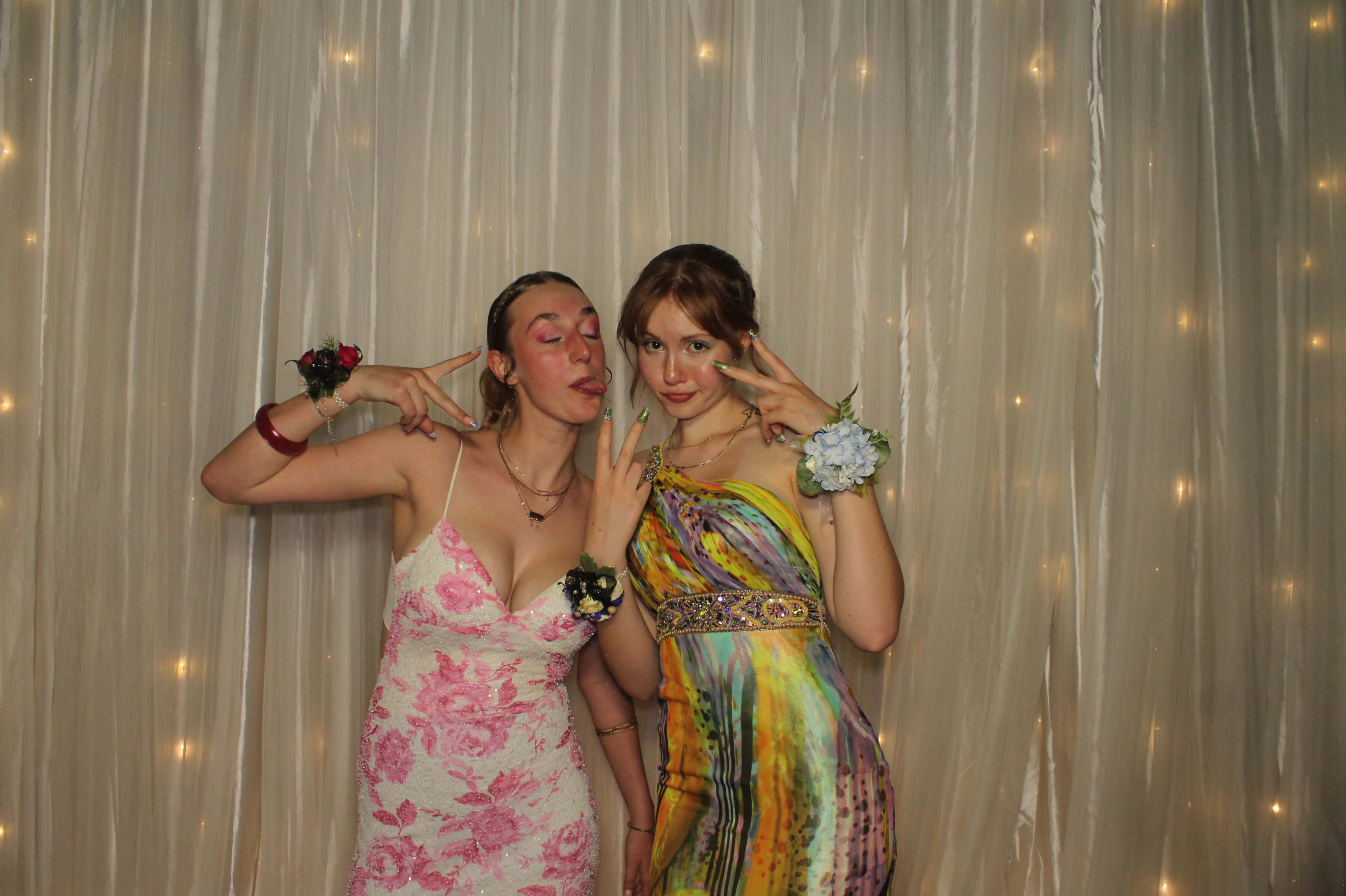 Walnut Hills Prom | View more photos from the event at gallery.photoboothcincy.com/u/PhotoBoothCincy/Walnut-Hills-Prom