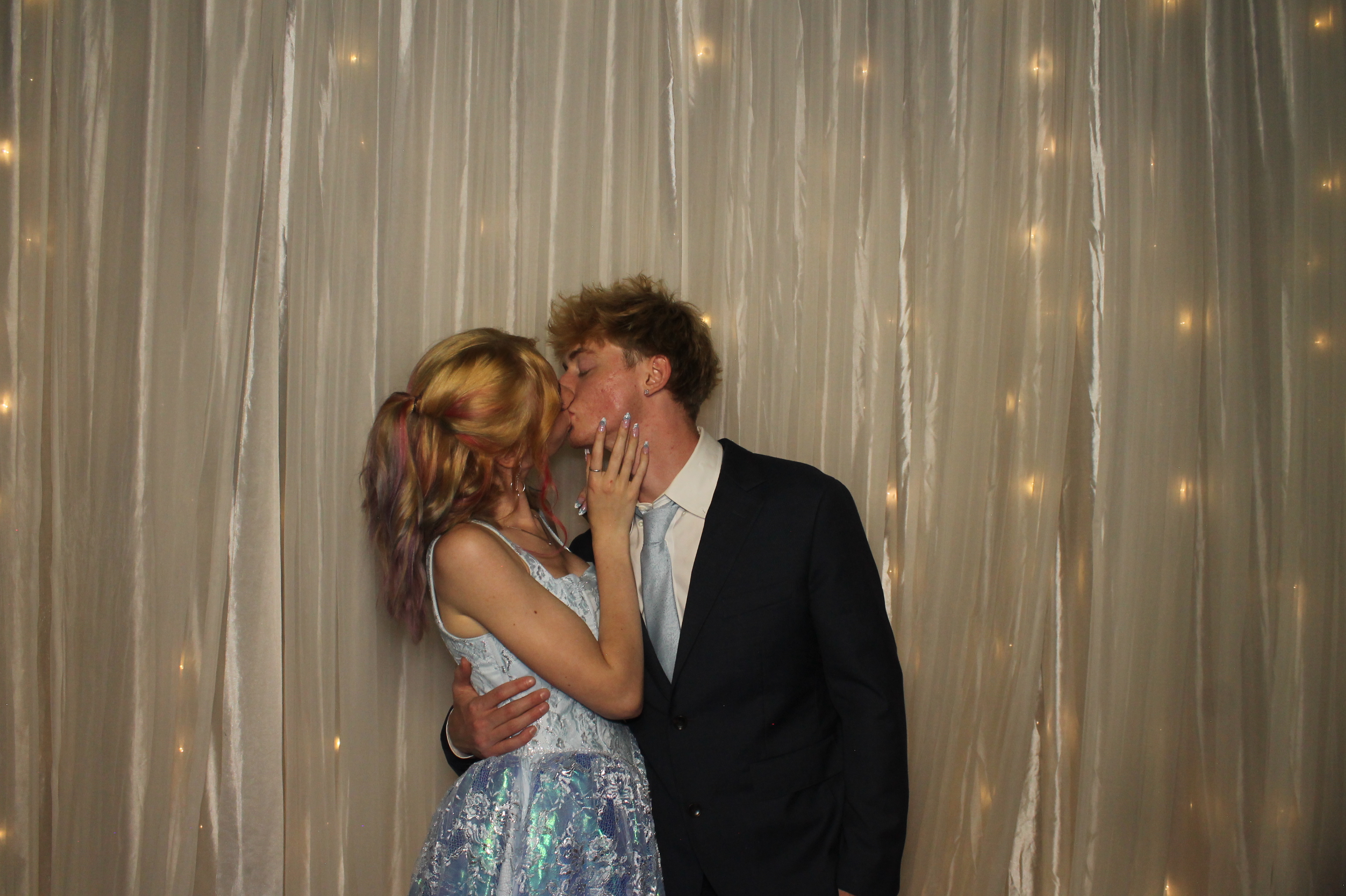 Walnut Hills Prom | View more photos from the event at gallery.photoboothcincy.com/u/PhotoBoothCincy/Walnut-Hills-Prom