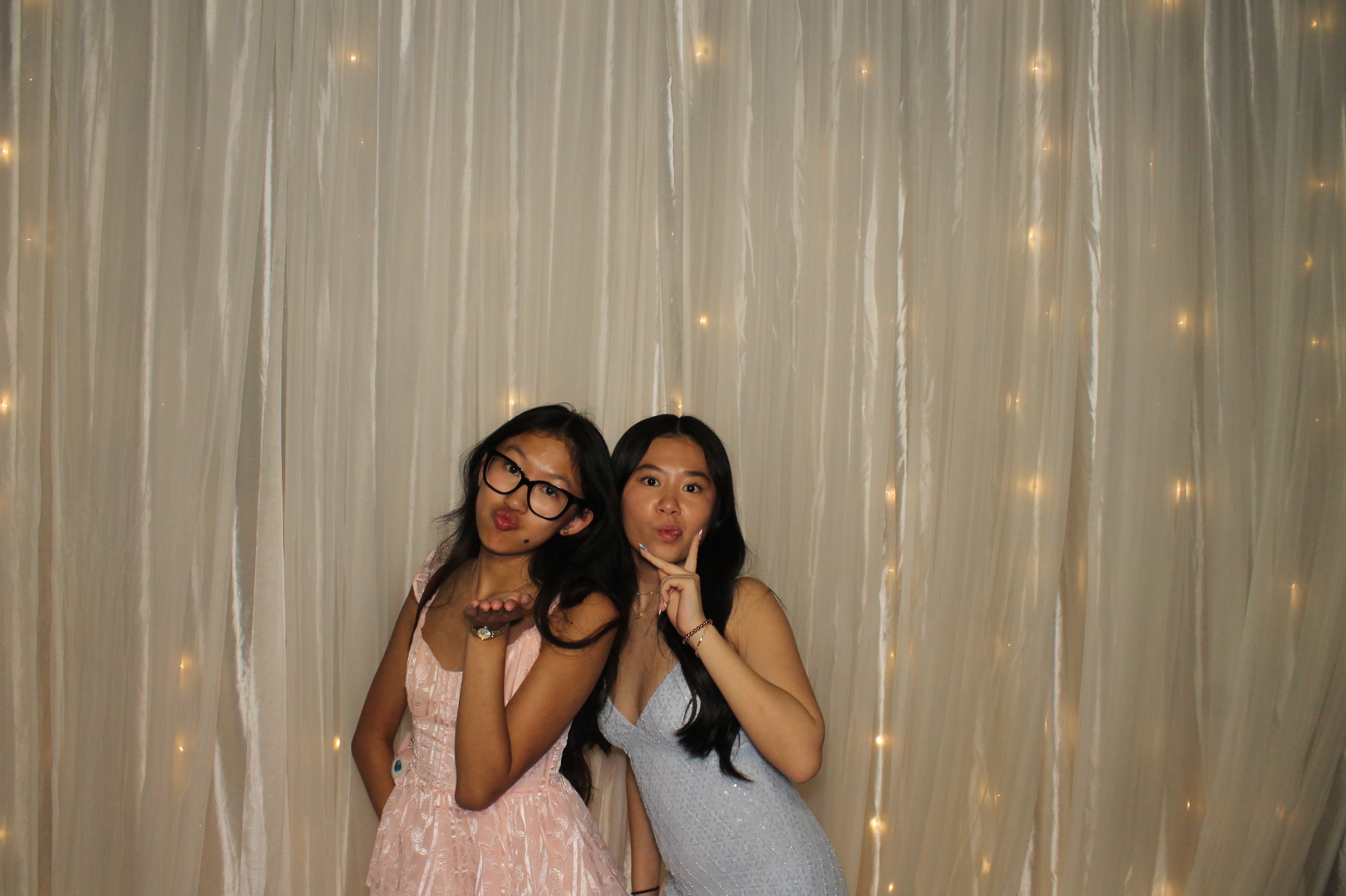 Walnut Hills Prom | View more photos from the event at gallery.photoboothcincy.com/u/PhotoBoothCincy/Walnut-Hills-Prom