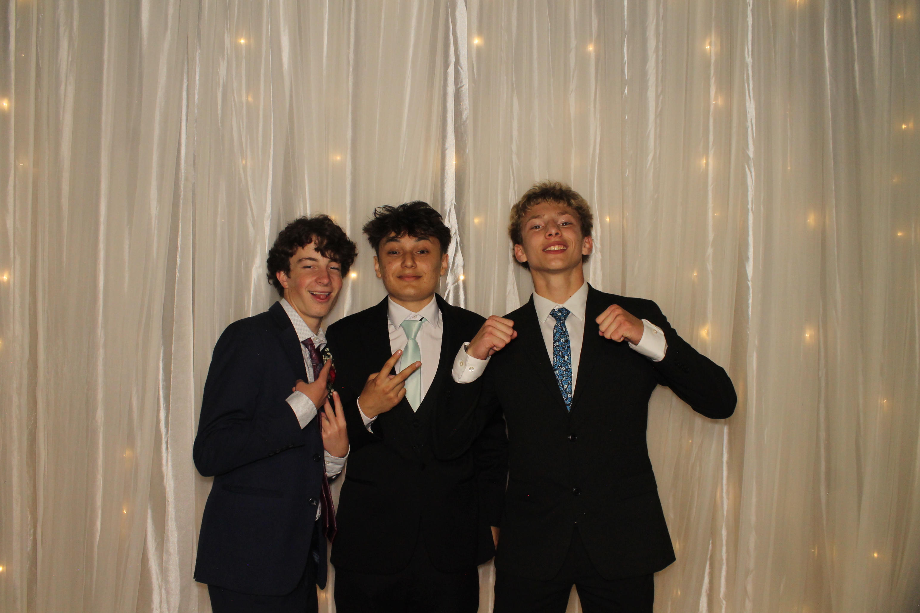 Walnut Hills Prom | View more photos from the event at gallery.photoboothcincy.com/u/PhotoBoothCincy/Walnut-Hills-Prom