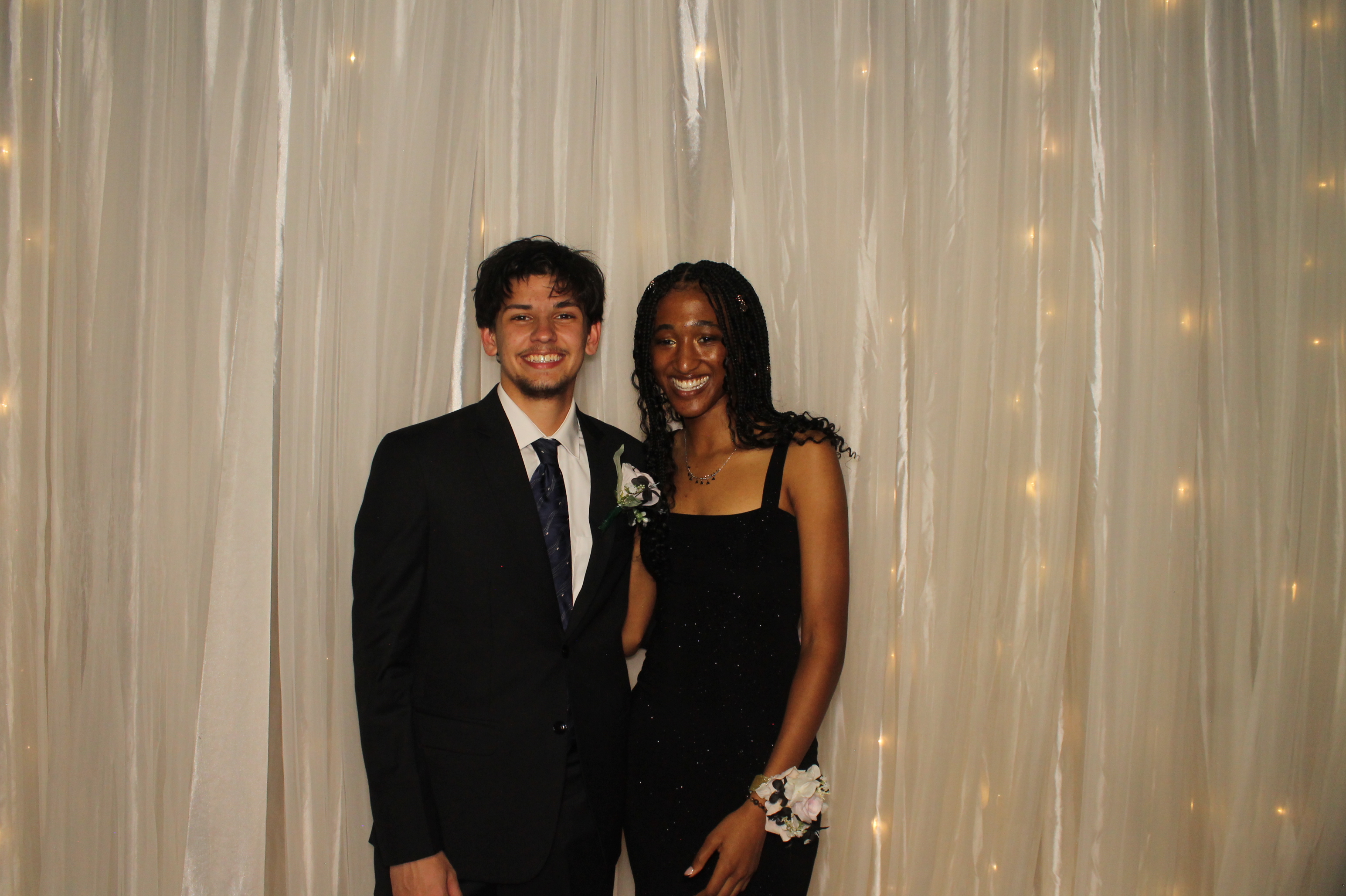 Walnut Hills Prom | View more photos from the event at gallery.photoboothcincy.com/u/PhotoBoothCincy/Walnut-Hills-Prom