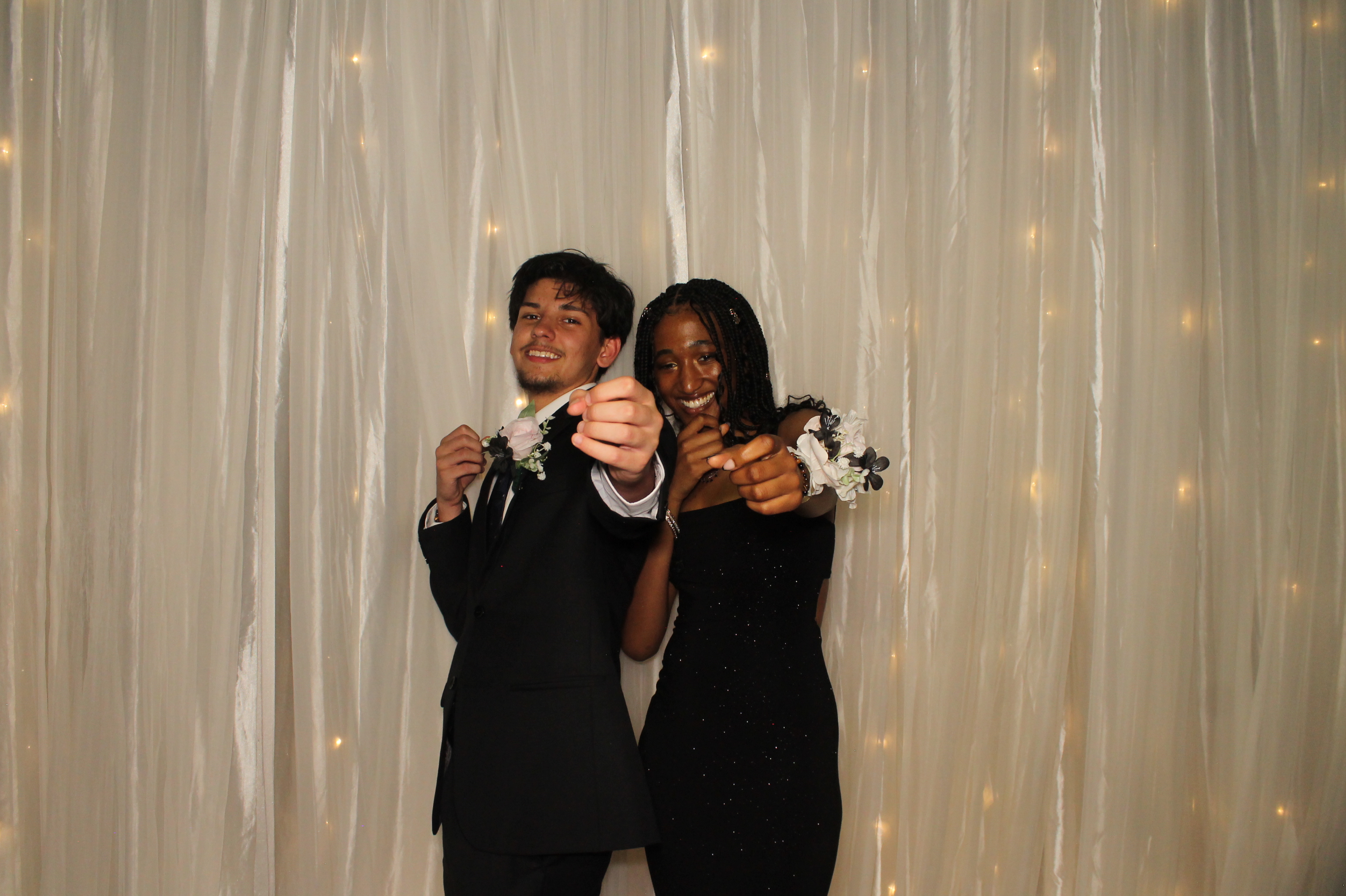 Walnut Hills Prom | View more photos from the event at gallery.photoboothcincy.com/u/PhotoBoothCincy/Walnut-Hills-Prom