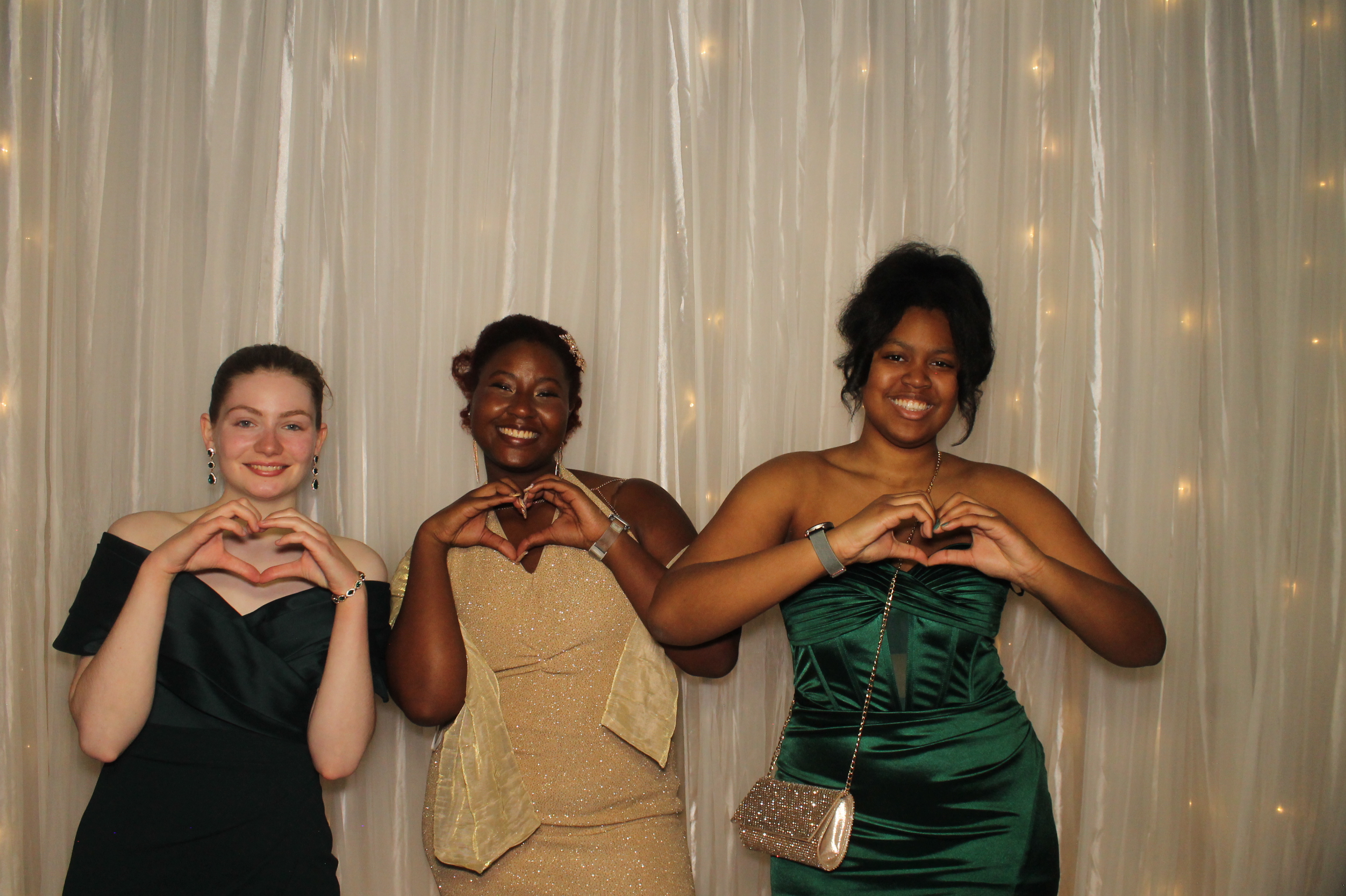 Walnut Hills Prom | View more photos from the event at gallery.photoboothcincy.com/u/PhotoBoothCincy/Walnut-Hills-Prom