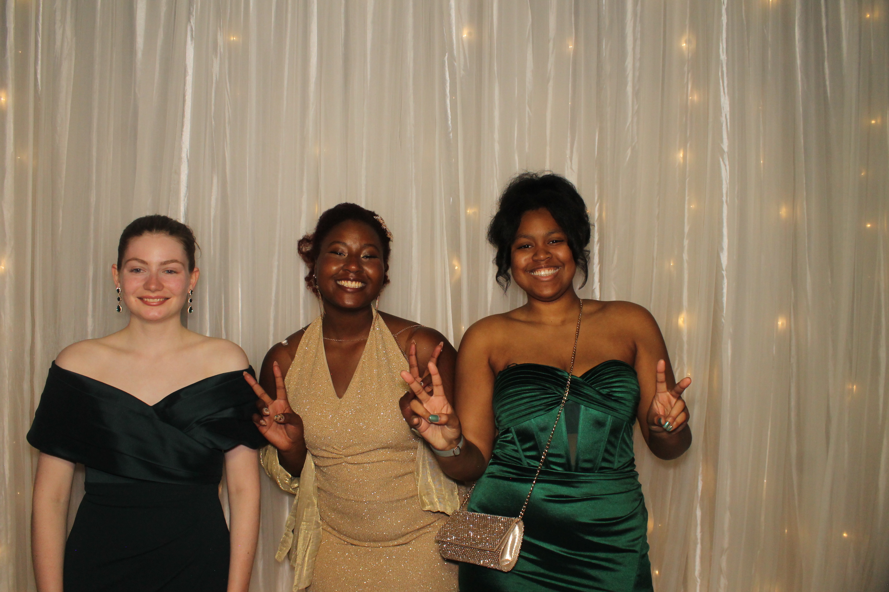 Walnut Hills Prom | View more photos from the event at gallery.photoboothcincy.com/u/PhotoBoothCincy/Walnut-Hills-Prom