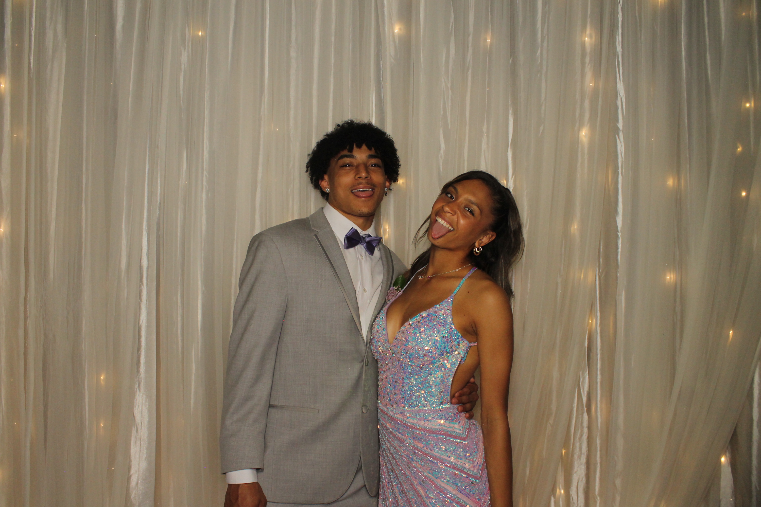 Walnut Hills Prom | View more photos from the event at gallery.photoboothcincy.com/u/PhotoBoothCincy/Walnut-Hills-Prom