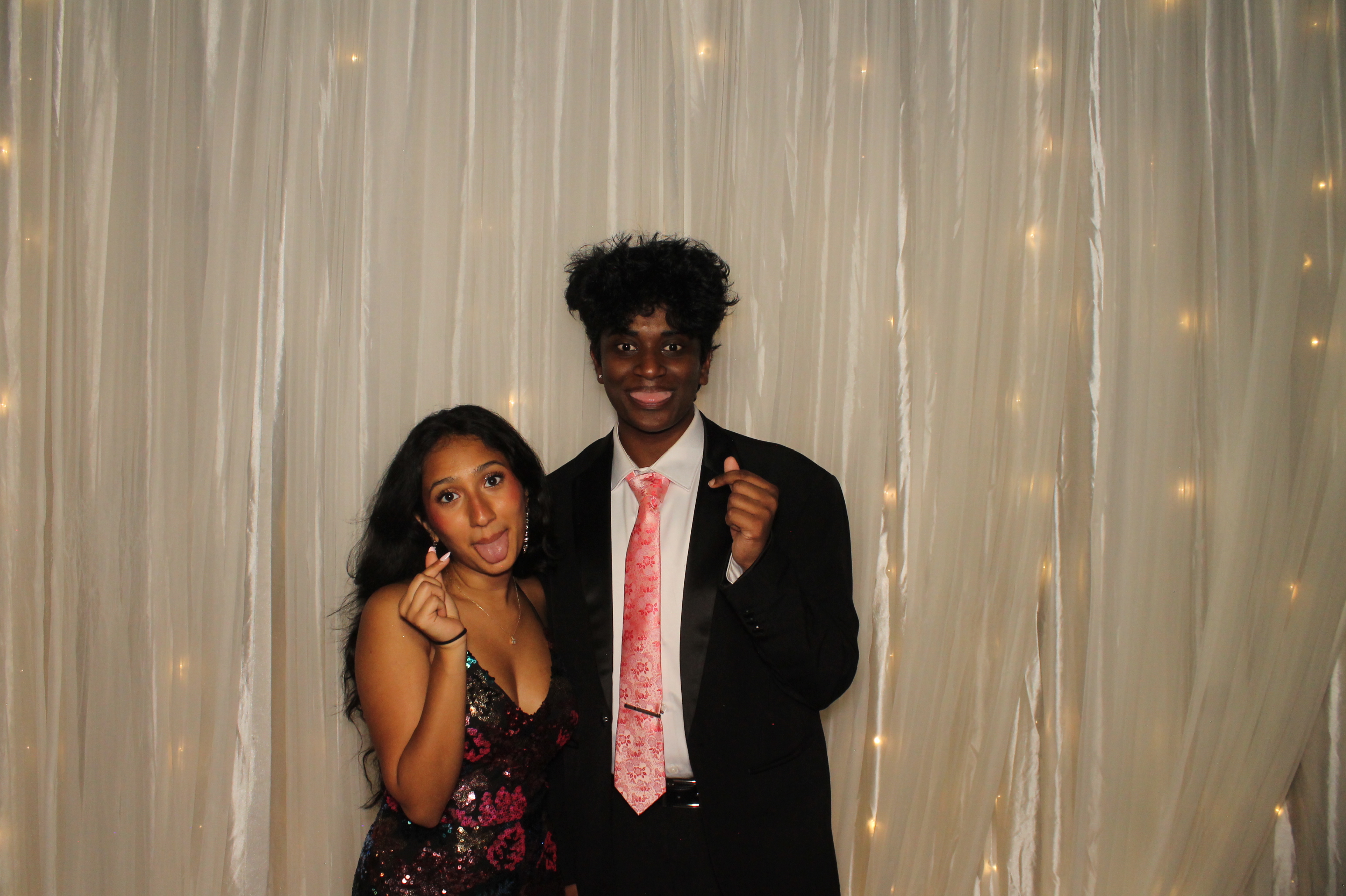 Walnut Hills Prom | View more photos from the event at gallery.photoboothcincy.com/u/PhotoBoothCincy/Walnut-Hills-Prom