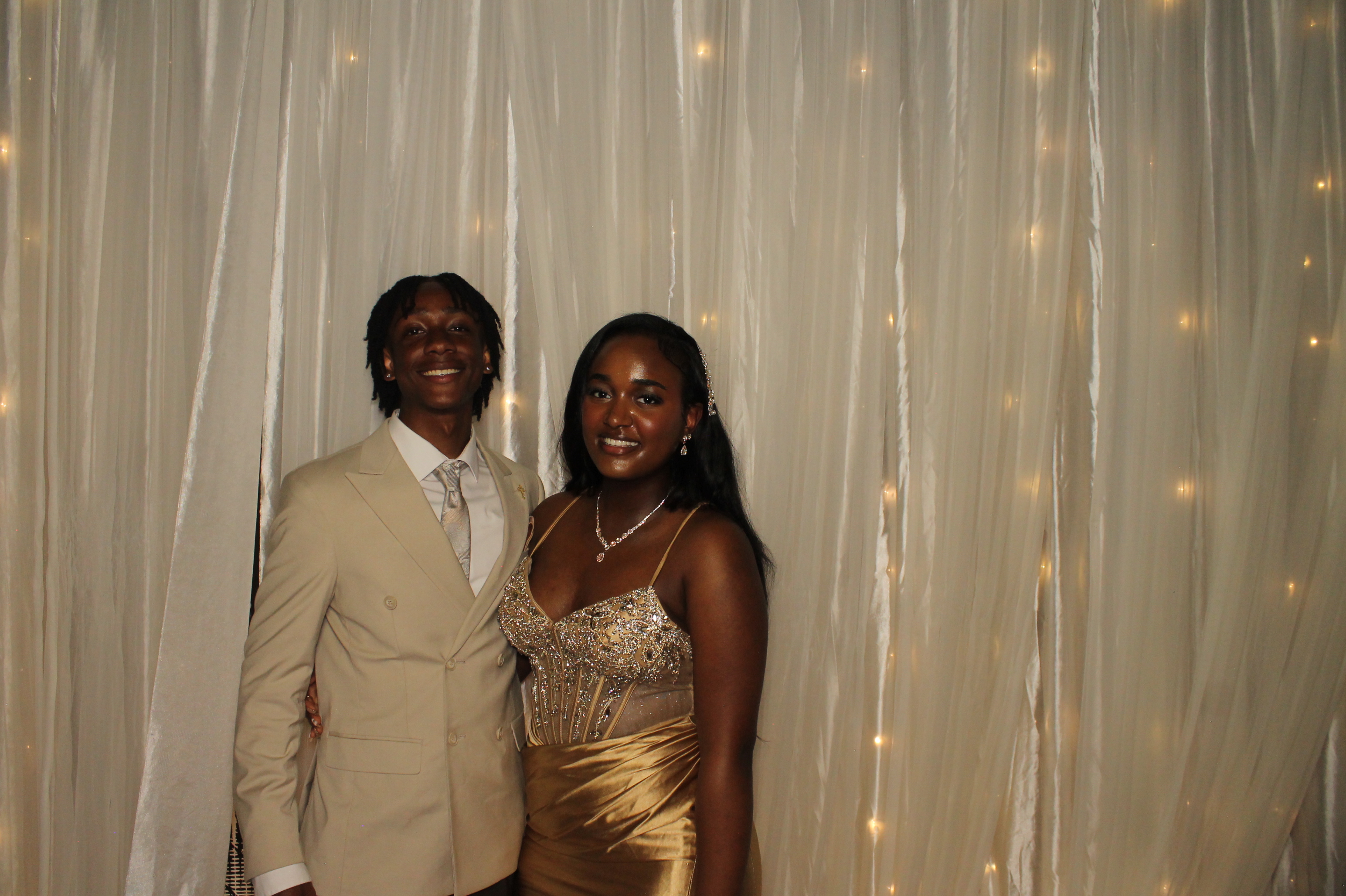 Walnut Hills Prom | View more photos from the event at gallery.photoboothcincy.com/u/PhotoBoothCincy/Walnut-Hills-Prom