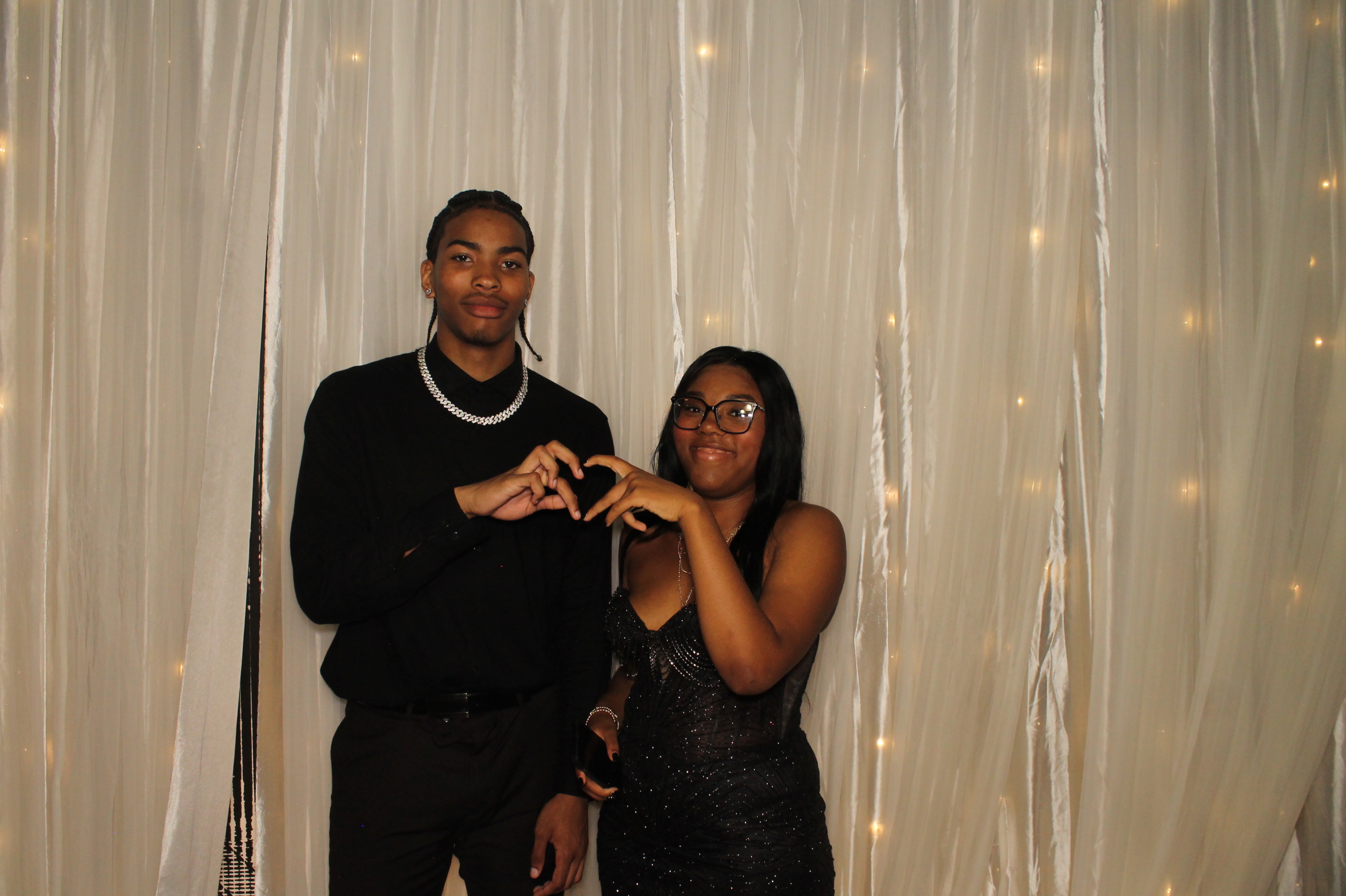Walnut Hills Prom | View more photos from the event at gallery.photoboothcincy.com/u/PhotoBoothCincy/Walnut-Hills-Prom