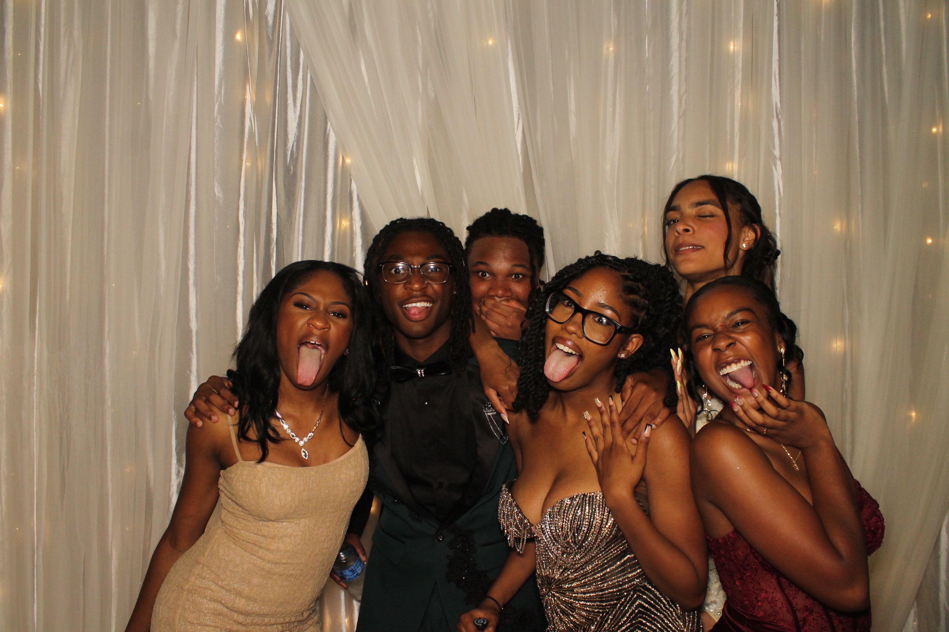 Walnut Hills Prom | View more photos from the event at gallery.photoboothcincy.com/u/PhotoBoothCincy/Walnut-Hills-Prom