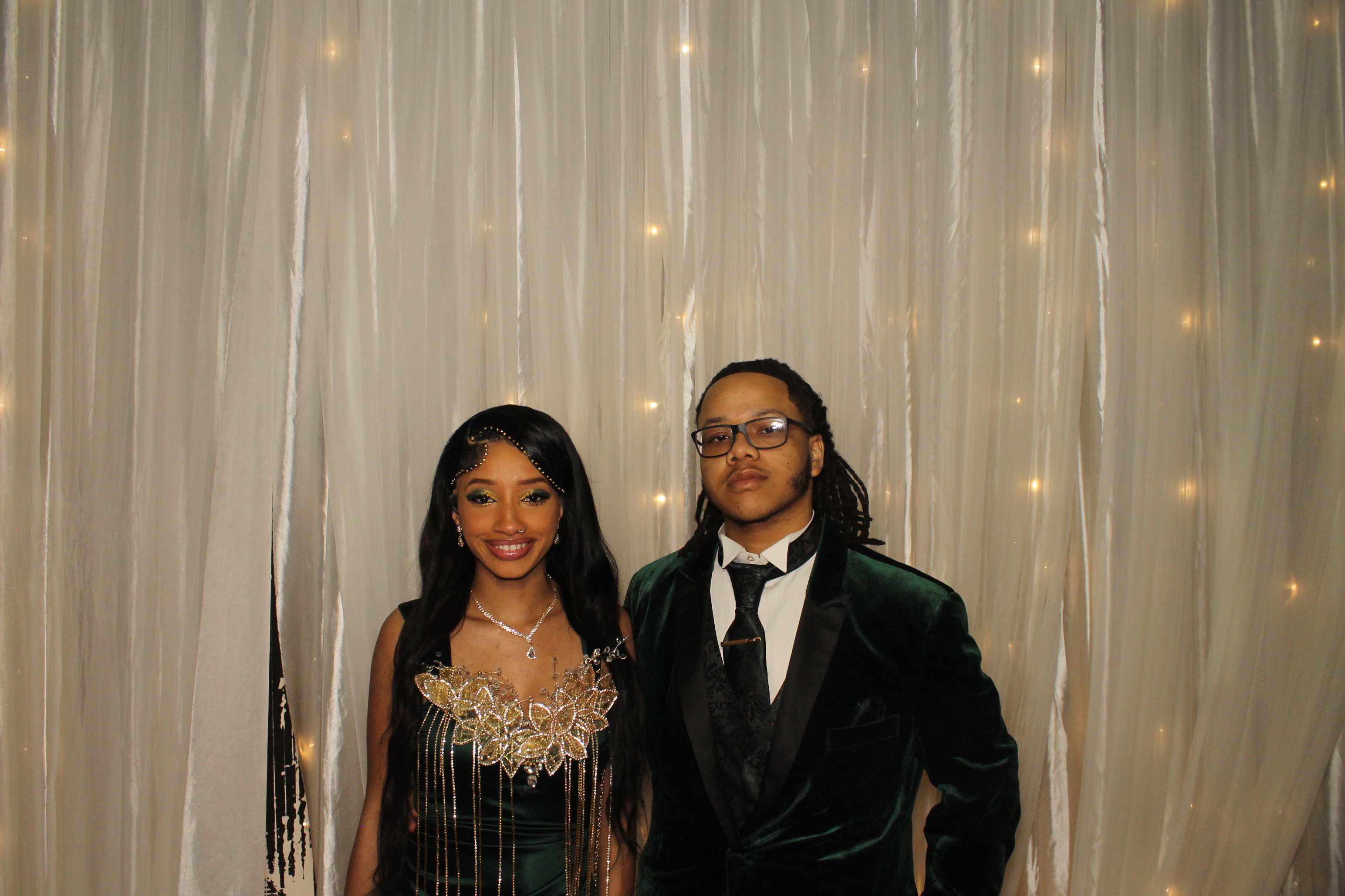 Walnut Hills Prom | View more photos from the event at gallery.photoboothcincy.com/u/PhotoBoothCincy/Walnut-Hills-Prom