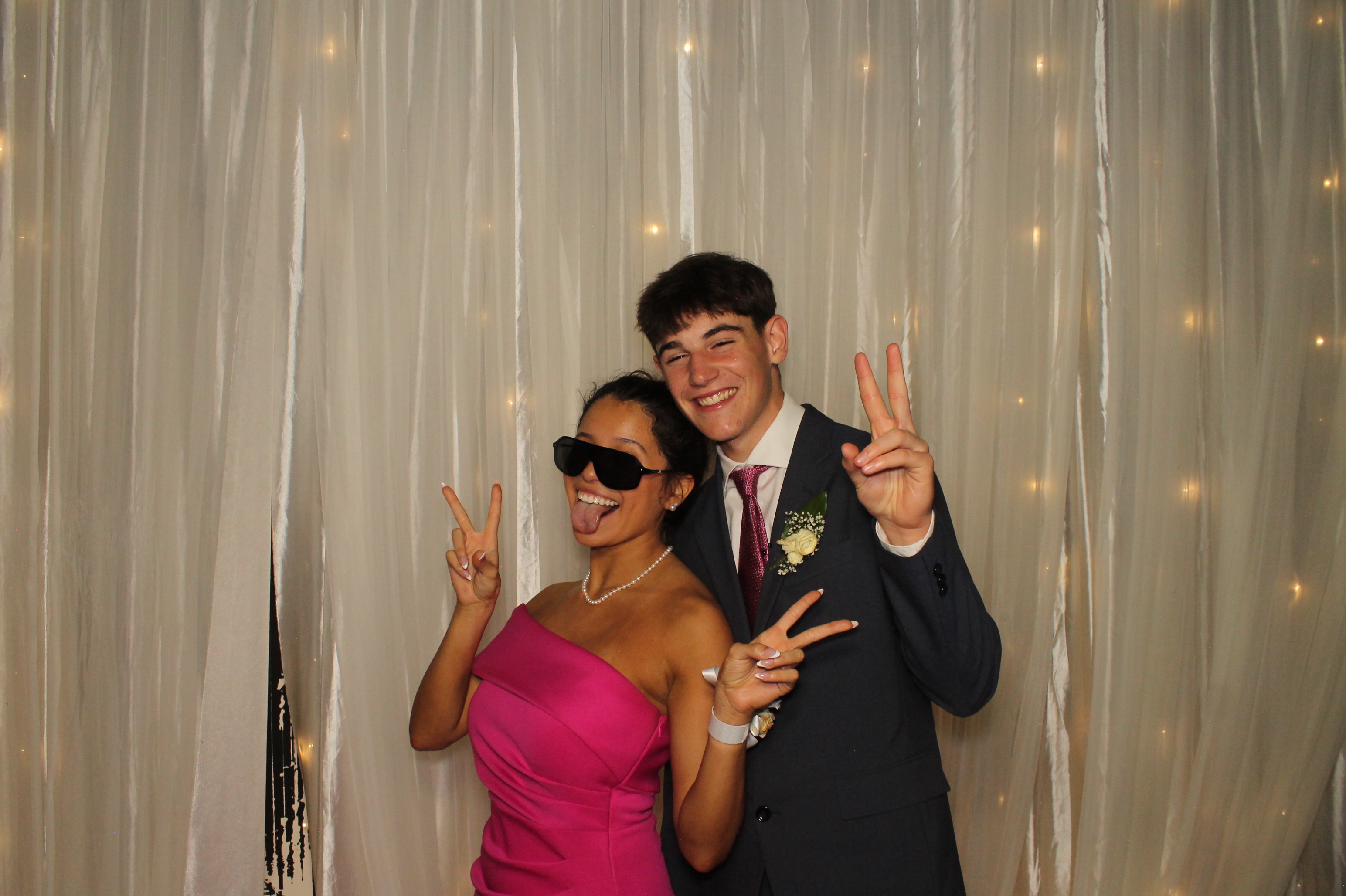 Walnut Hills Prom | View more photos from the event at gallery.photoboothcincy.com/u/PhotoBoothCincy/Walnut-Hills-Prom