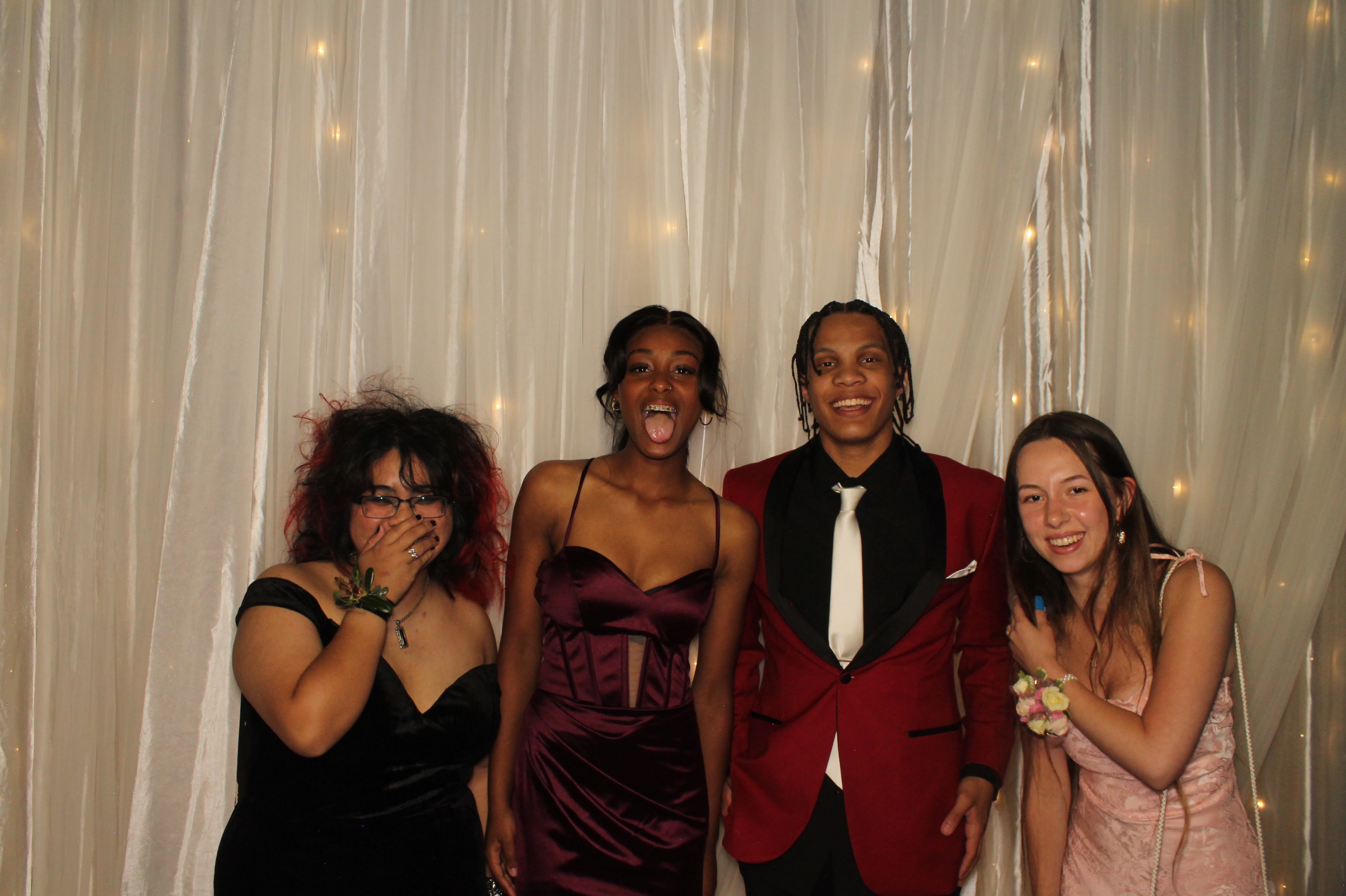 Walnut Hills Prom | View more photos from the event at gallery.photoboothcincy.com/u/PhotoBoothCincy/Walnut-Hills-Prom