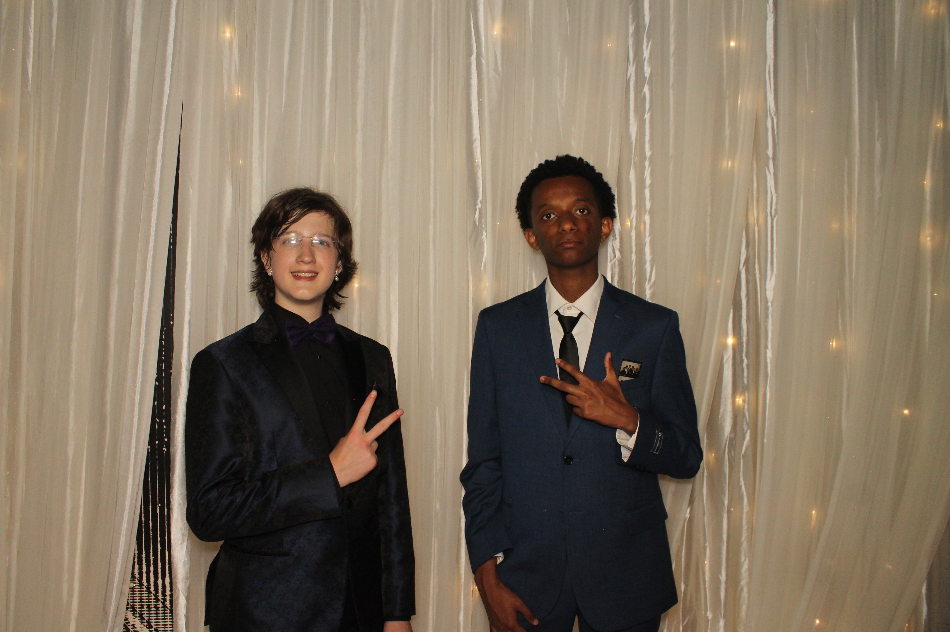 Walnut Hills Prom | View more photos from the event at gallery.photoboothcincy.com/u/PhotoBoothCincy/Walnut-Hills-Prom