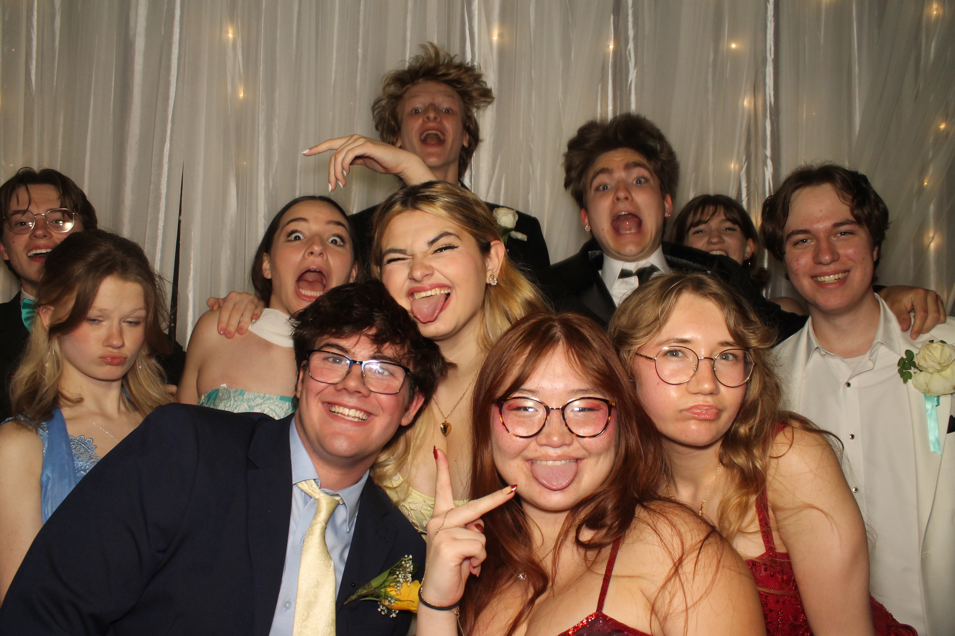 Walnut Hills Prom | View more photos from the event at gallery.photoboothcincy.com/u/PhotoBoothCincy/Walnut-Hills-Prom