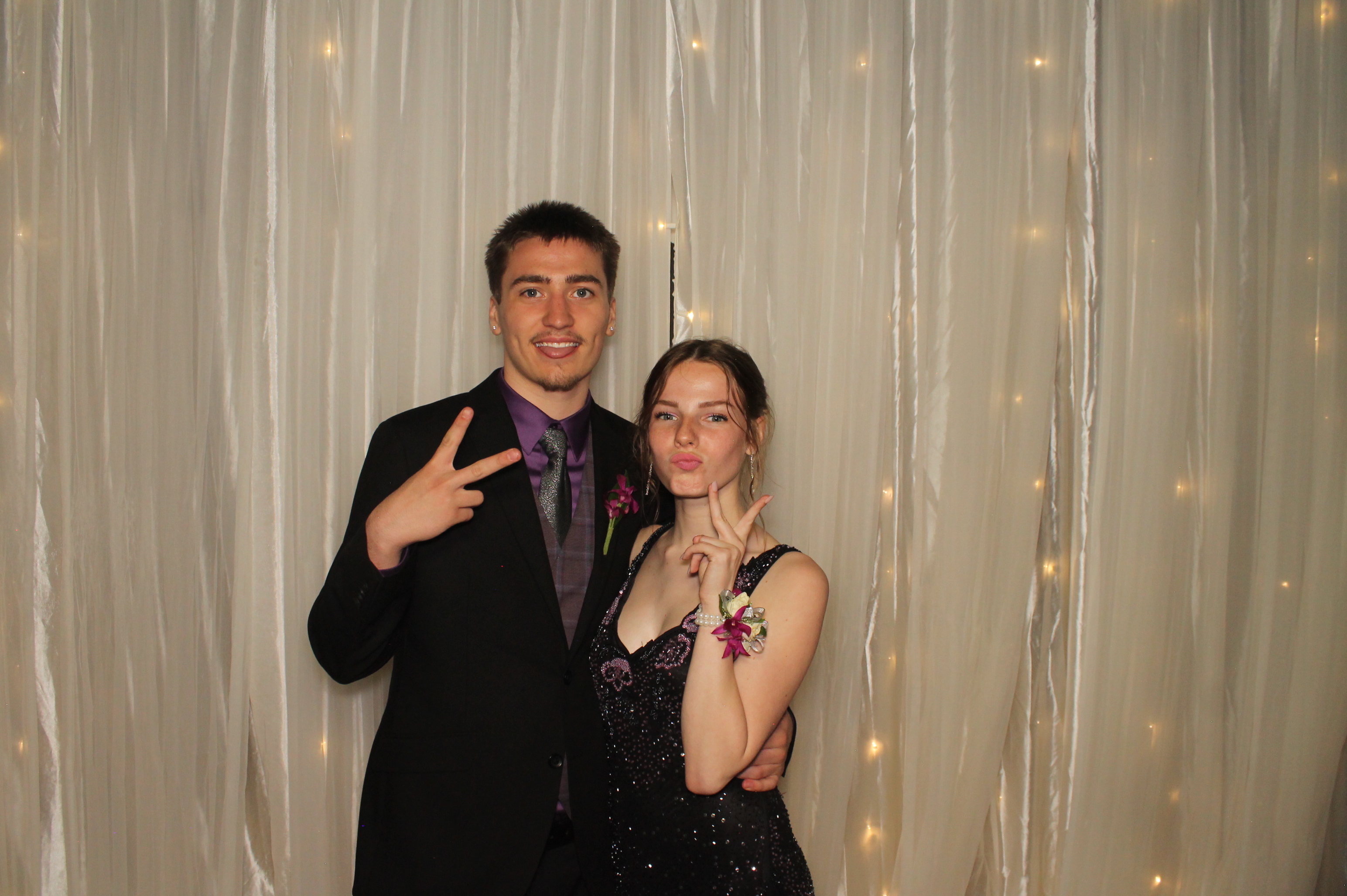 Walnut Hills Prom | View more photos from the event at gallery.photoboothcincy.com/u/PhotoBoothCincy/Walnut-Hills-Prom