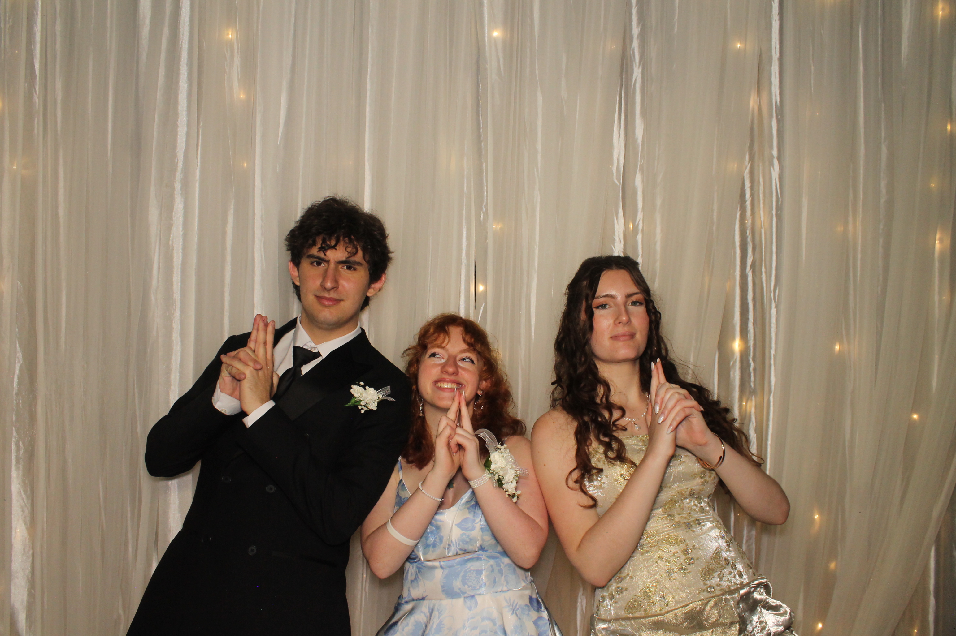 Walnut Hills Prom | View more photos from the event at gallery.photoboothcincy.com/u/PhotoBoothCincy/Walnut-Hills-Prom