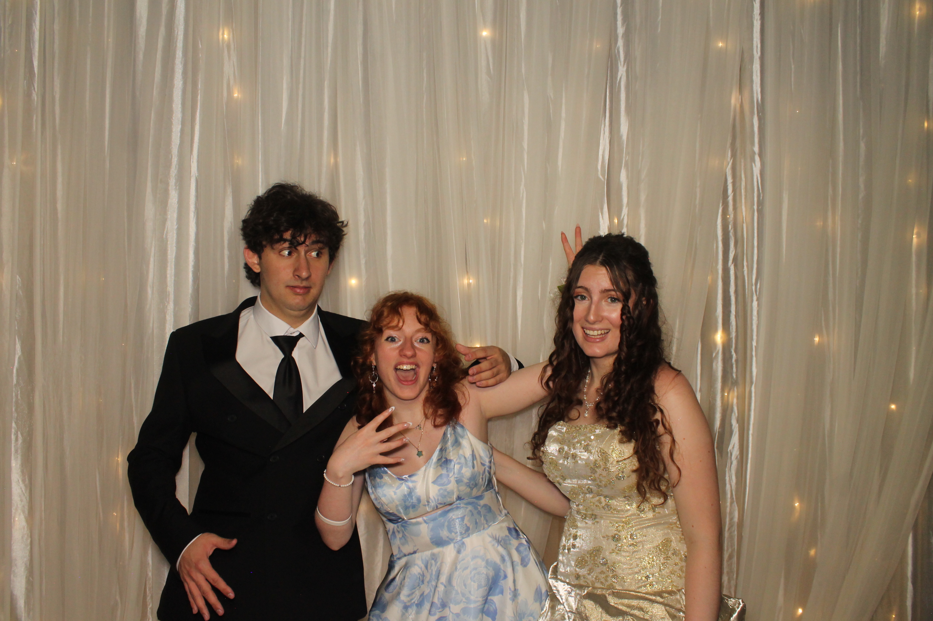 Walnut Hills Prom | View more photos from the event at gallery.photoboothcincy.com/u/PhotoBoothCincy/Walnut-Hills-Prom