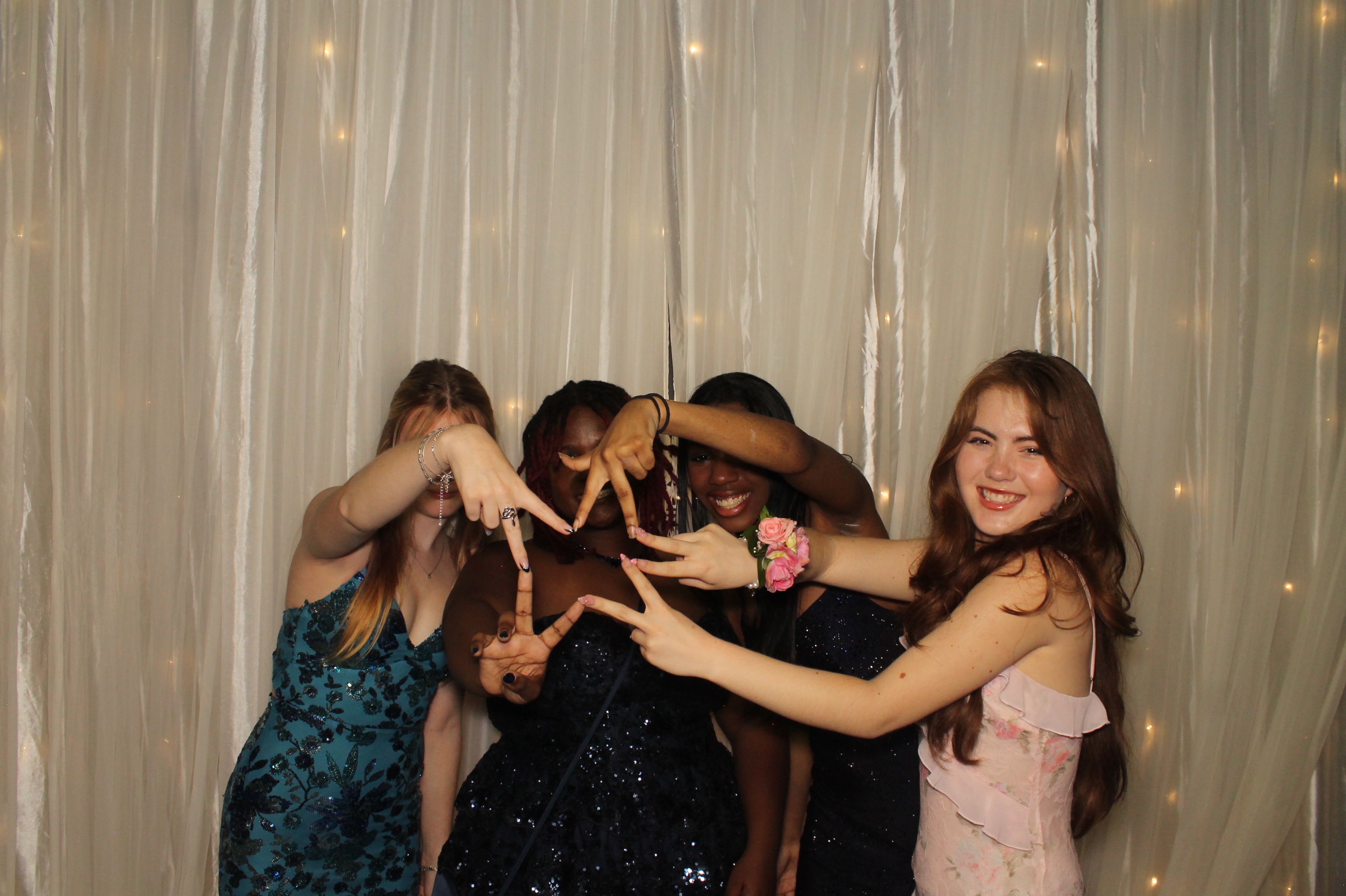 Walnut Hills Prom | View more photos from the event at gallery.photoboothcincy.com/u/PhotoBoothCincy/Walnut-Hills-Prom