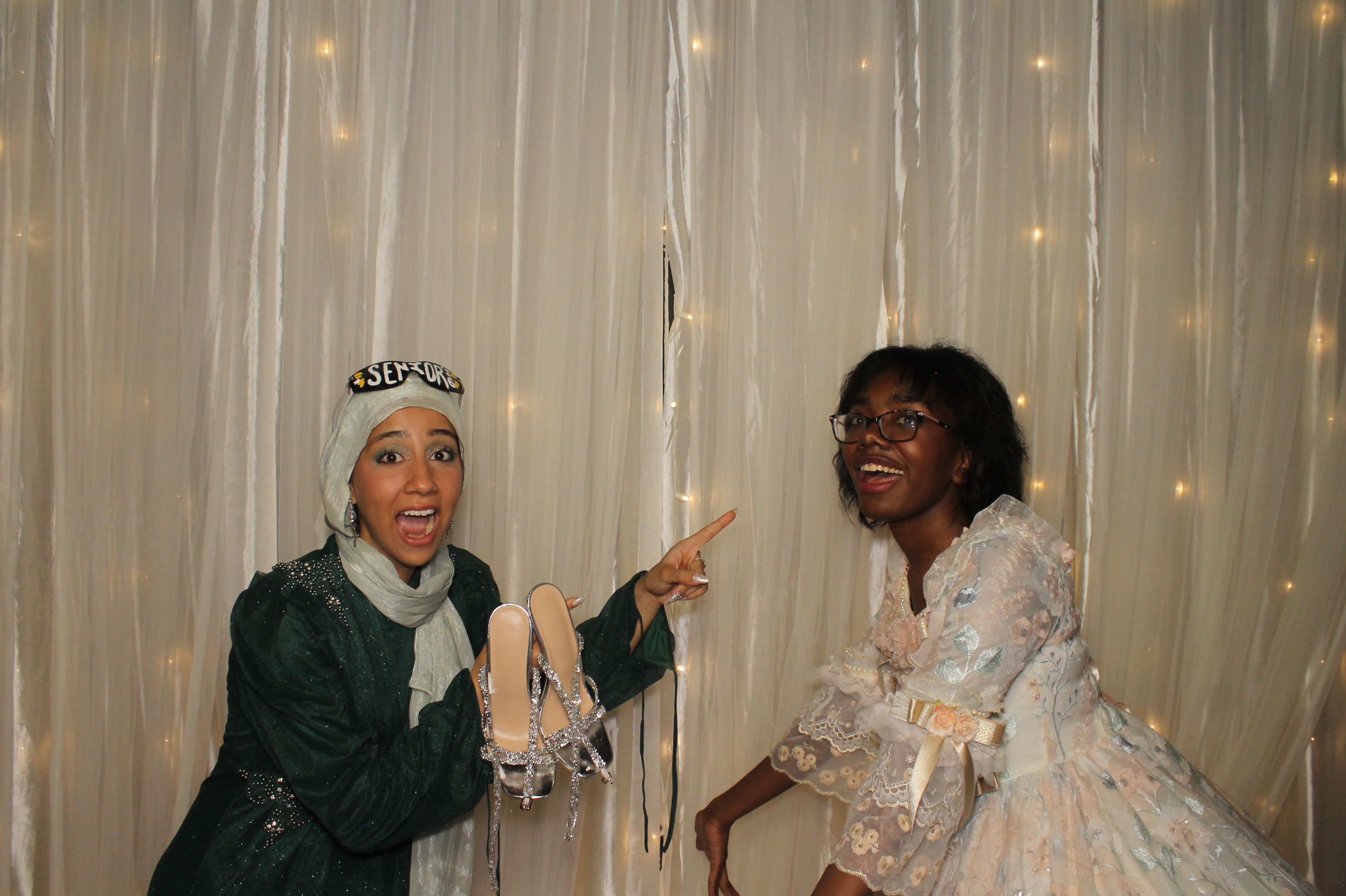 Walnut Hills Prom | View more photos from the event at gallery.photoboothcincy.com/u/PhotoBoothCincy/Walnut-Hills-Prom