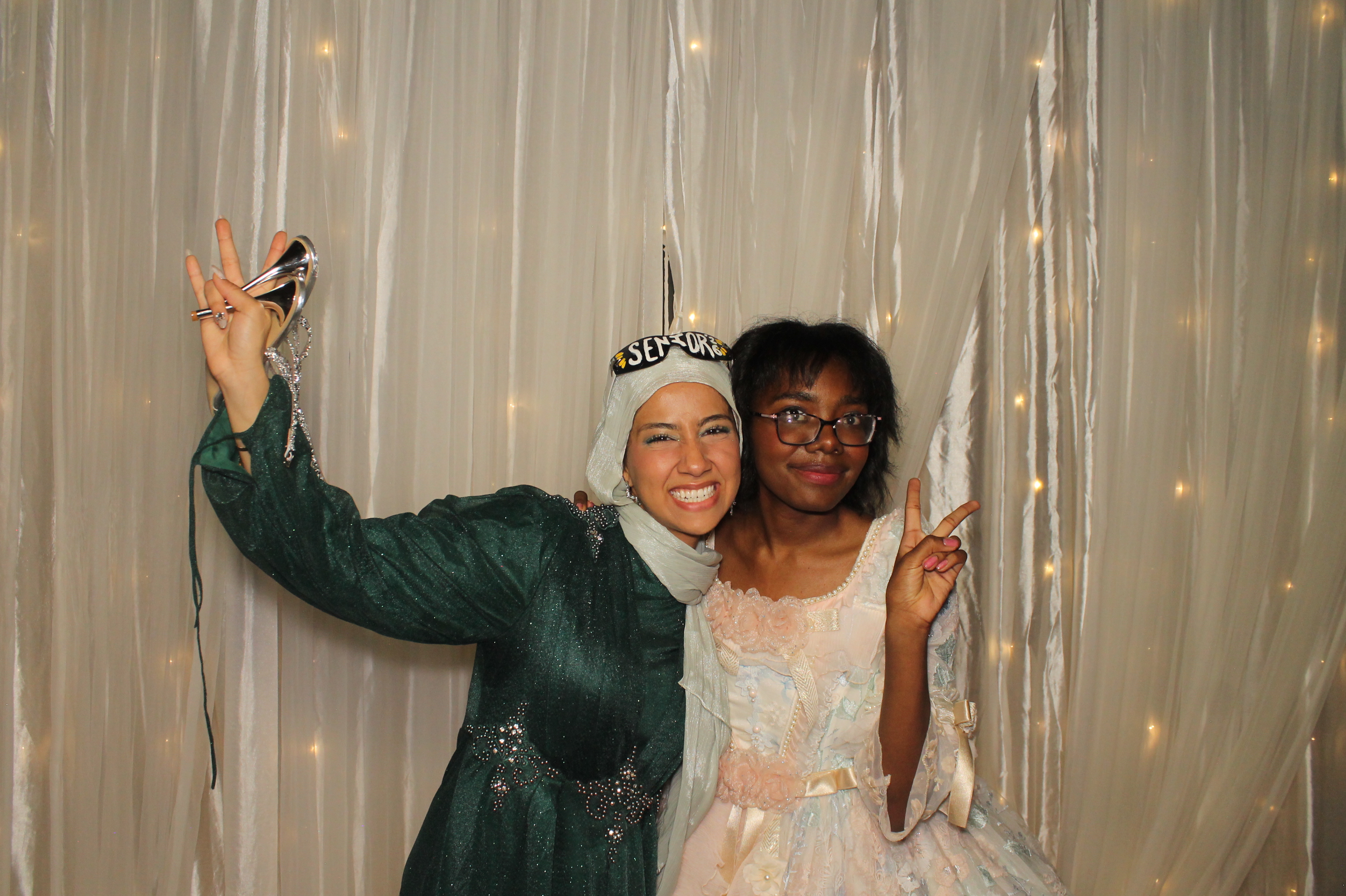 Walnut Hills Prom | View more photos from the event at gallery.photoboothcincy.com/u/PhotoBoothCincy/Walnut-Hills-Prom