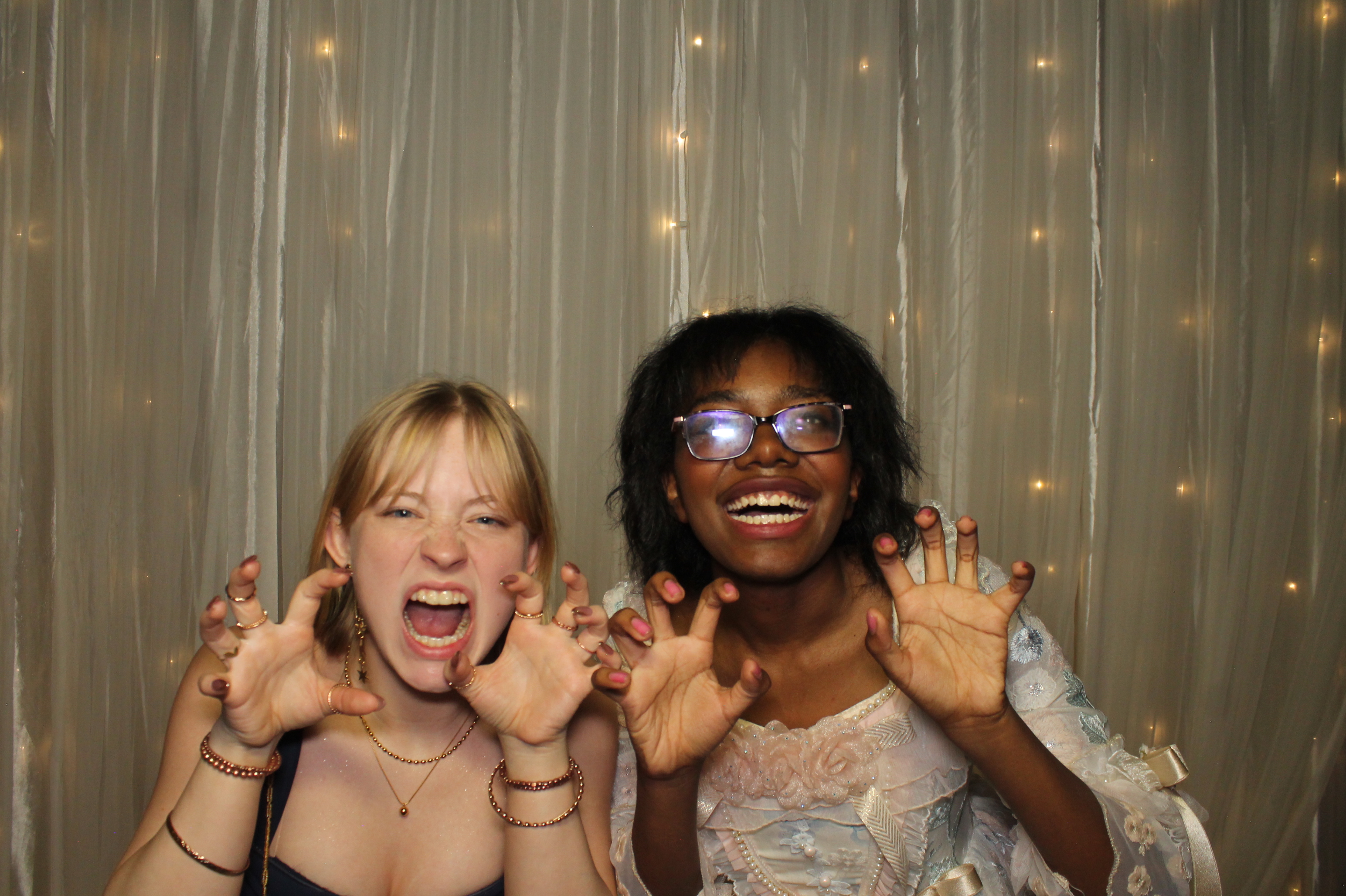 Walnut Hills Prom | View more photos from the event at gallery.photoboothcincy.com/u/PhotoBoothCincy/Walnut-Hills-Prom