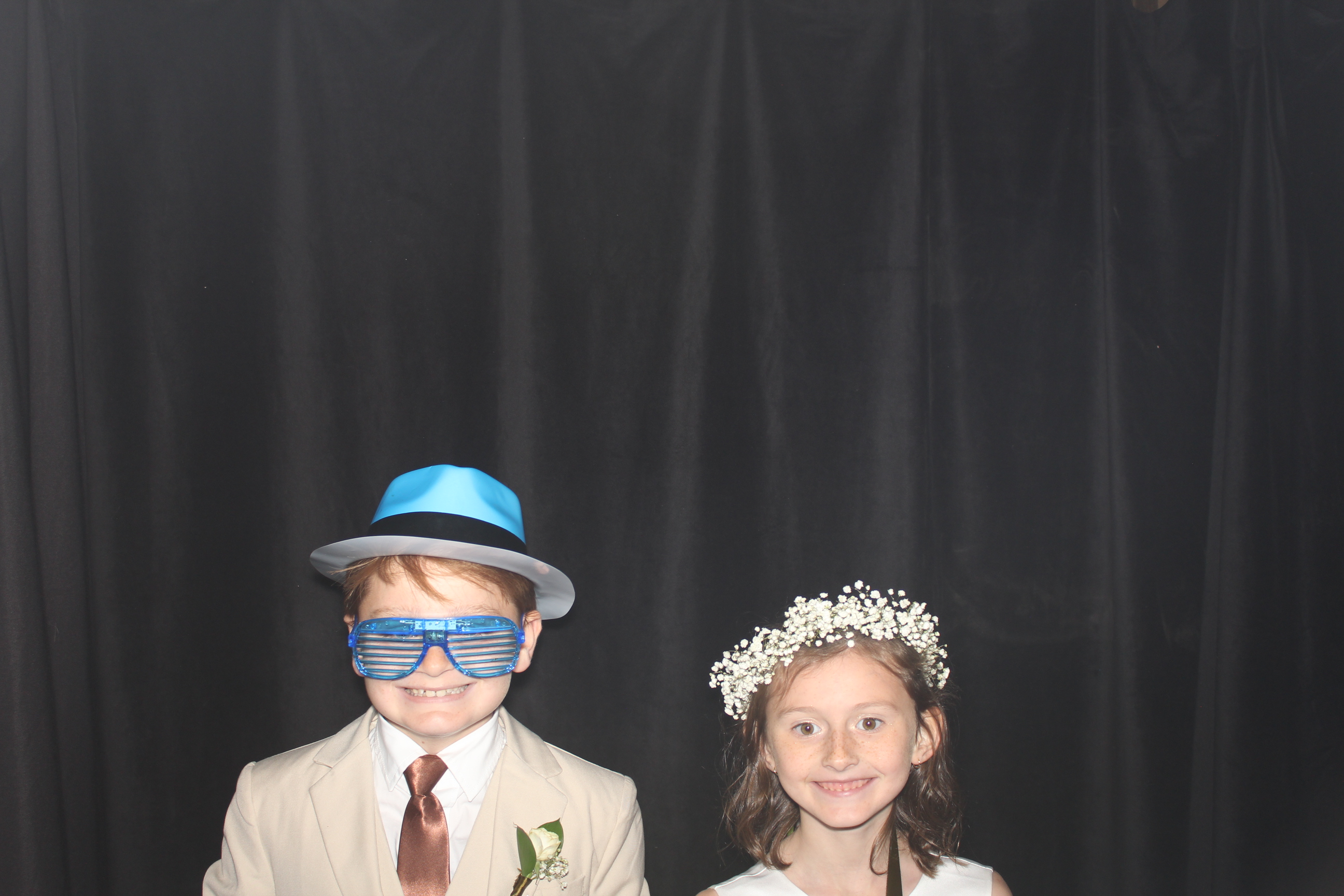 Willow & Austin Wedding | View more photos from the event at gallery.photoboothcincy.com/u/PhotoBoothCincy/Willow-Austin-Wedding