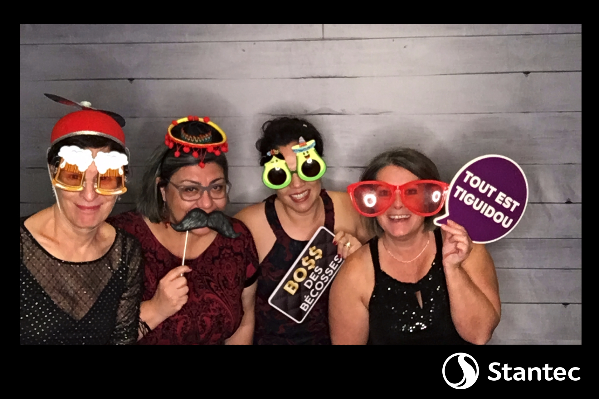 Party de Noël - Stantec | View more photos from the event at album.pbooth.red/u/Photobooth-RED/Party-de-Noël-Stantec