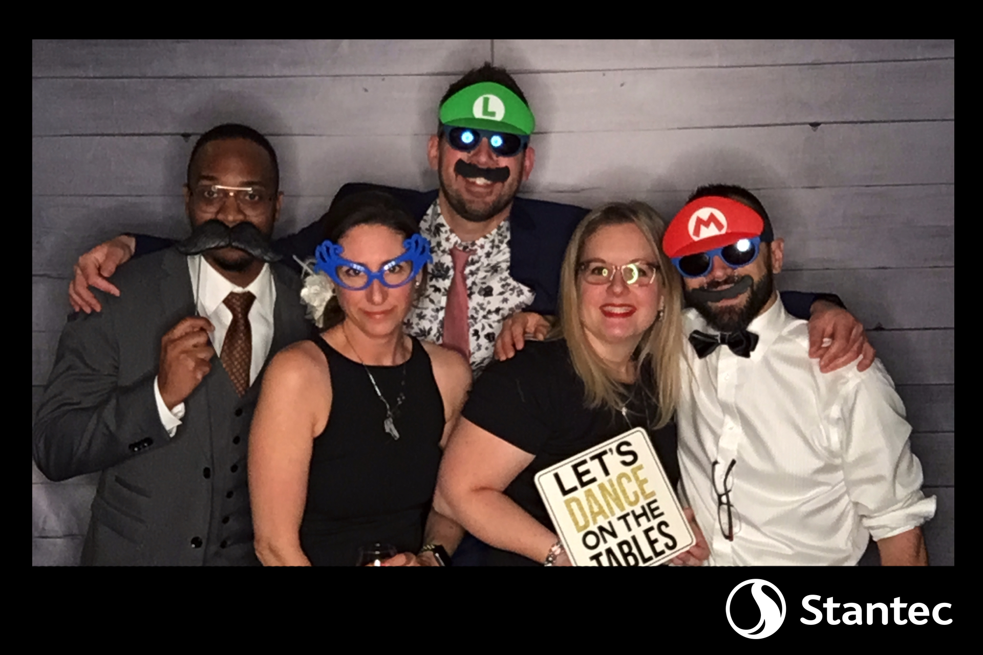 Party de Noël - Stantec | View more photos from the event at album.pbooth.red/u/Photobooth-RED/Party-de-Noël-Stantec