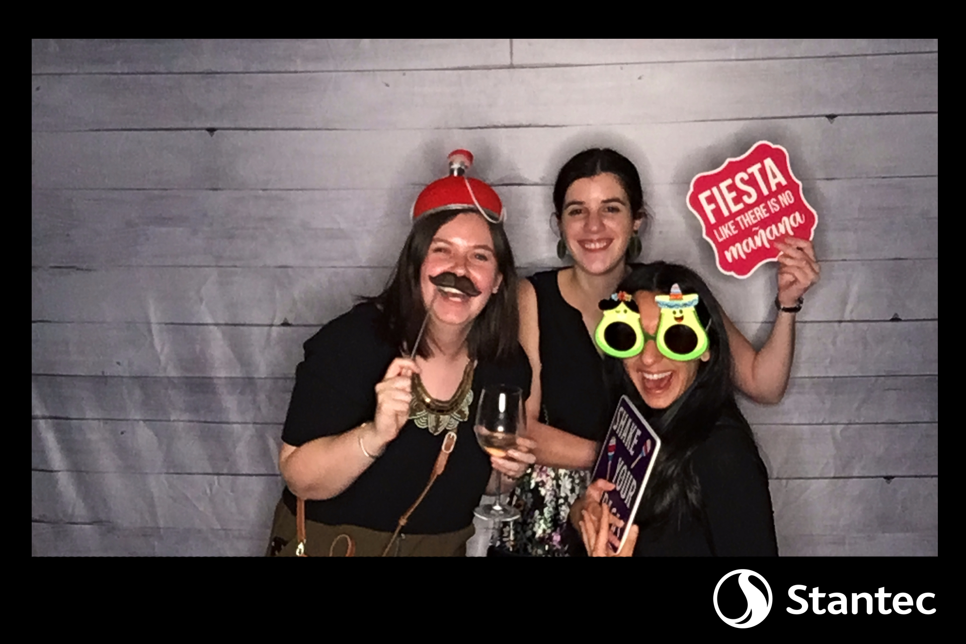 Party de Noël - Stantec | View more photos from the event at album.pbooth.red/u/Photobooth-RED/Party-de-Noël-Stantec